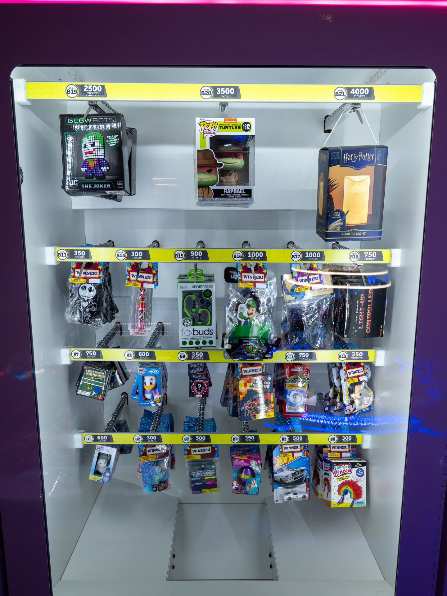 Have you checked out some of our arcade prizes yet?
👀🎯
Level up your game and take home the loot 🕹️🏆
#arcade #bowl #bowlincline