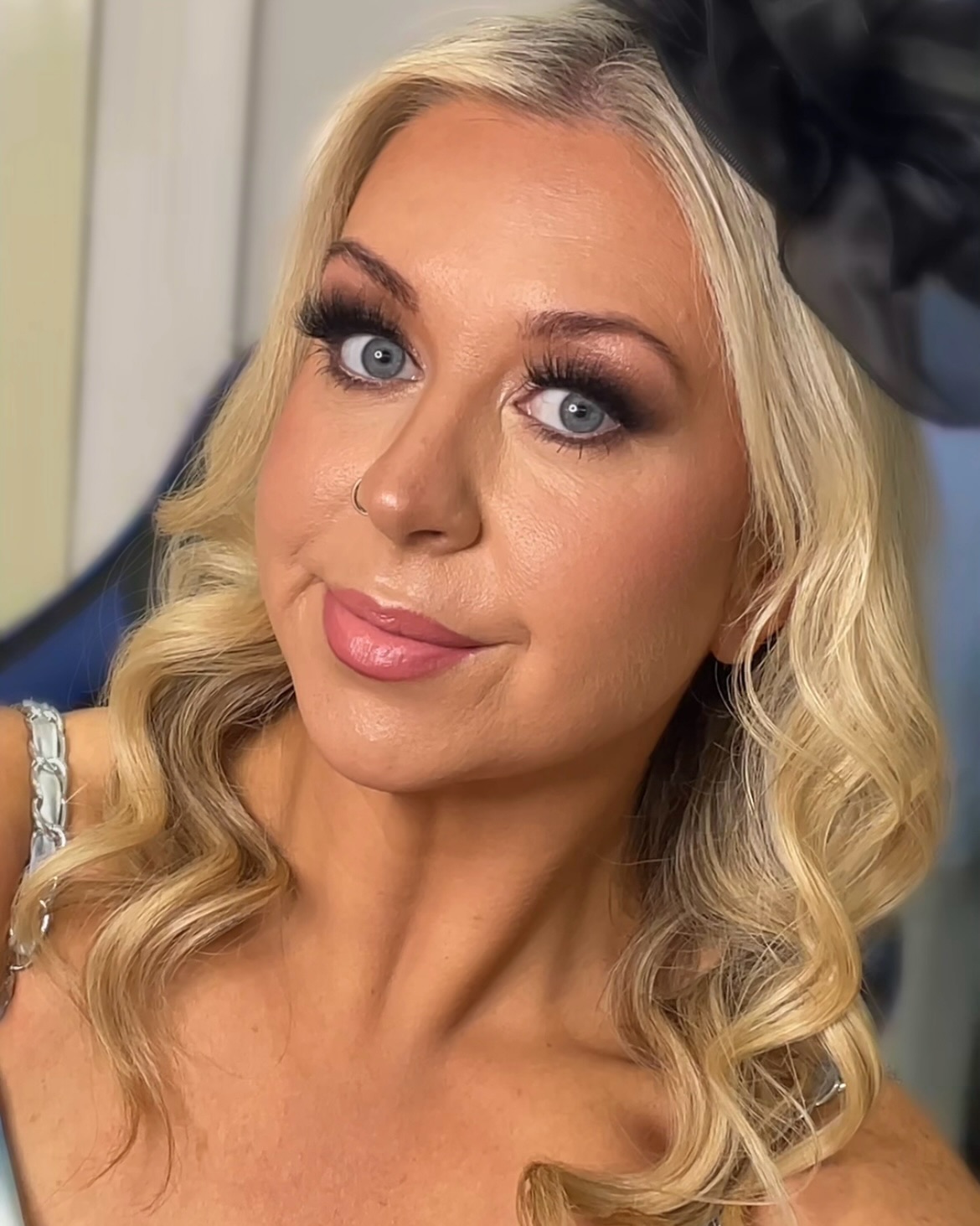 Choosing one was too hard 💖
Foundation - @diorbeauty
Concealer - @hourglasscosmetics
Eyes - @viseart @patricktabeauty @charlottetilbury @tatti_lashes
Lips - @charlottetilbury
Limited weekends available, book via my website for your special event 🥂
www.sidnileighmua.co.uk