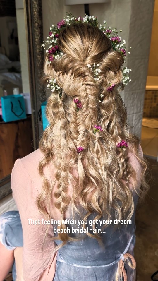 The wiggle says it all!๐งโโ๏ธ๐ฅฐ
Nothing but happy vibes and mermaid brides here ๐
All her own natural hair, beachy texture and a lot of surfy braid for my beautiful, ocean loving Sarah @polhawnfort ๐๐งโโ๏ธ
DM me if you'd love this hairstyle on your wedding day, Becca x ๐
P.s all my products are vegan friendly ๐ฟ
#polhawnfort #cornwallweddinghair #cornwallbeachwedding #cornwallbridalhair #hairstylistcornwall