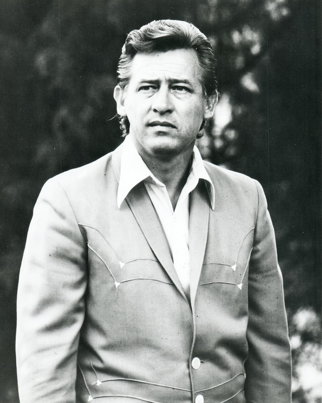 Some honky tonk history for ya. Cal Smith was born on this day back in 1932. Cal started his music career playing around the San Francisco area when he was spotted by Ernest Tubb. Mr. Tubb gave him an audition and then hired him to play guitar as a Texas Troubadour. He remained in the famed backing band until 1969 when he left to pursue a solo career. Cal Smith would go to become a very successful solo artist, racking up three number 1 hits and a bevy of top 40's. Cal passed away in 2013 at the age of 81.
#calsmith #texastroubadour #ernesttubb #traditionalcountrymusic #honkytonk101