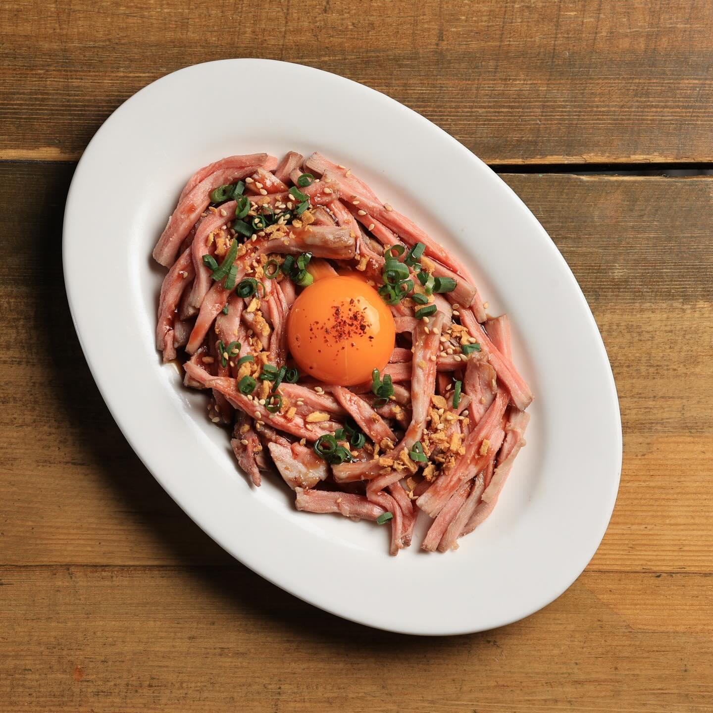 池袋駅東口、有楽町線東池袋から徒歩5分にあるIZAKAYA場琉GOO👍です!
洋風バルメニューを中心に、アヒージョやピザなど豊富にご用意しております!
中でも当店一押しは「A5ランク黒毛和牛のグリル」🥩✨
口の中に広がる脂と旨味がお酒やワインとよく合います🍷
こちらは量り売りになりますのでお好きな量でご注文ください!
ドリンクは見た目も可愛い色鮮やかなサワーやカクテルも豊富に取り揃えており、季節限定GOOオリジナルドリンクもございます🥂
店内はソファー席を多くご用意しているので、デートや会社の飲み会にもぴったり🍽️
ゆったりと過ごしながら、素敵なお食事の時間をお楽しみくださいませ👍
GOOでは、少人数からの貸切利用に対応しております🍻
また、人数が多い場合は立食スタイルでのご案内も可能です!
※ご予算やご要望等、お電話にてお気軽にお問い合わせくださいませ📞
スタッフ一同、皆様のご来店を心よりお待ちしております!
-———————————————
【住所】
〒170-0013
東京都豊島区東池袋1丁目27−12
明治安田生命 池袋ビル 1F
【電話番号】
03-5944-8044
【営業時間】
ランチ(月〜金)
11:30~14:30
ラストオーダー14:00
ディナー(月〜日)
17:00~22:30
ラストオーダー21:30
※金曜のみ
17:00〜23:00
ラストオーダー22:00
※日曜のみ
17:00〜22:00
ラストオーダー21:00
【定休日】
不定休
-———————————————
#池袋
#池袋ディナー
#バル料理
#イタリアン
#パスタ
アヒージョ
ワイン
カクテル
黒毛和牛
半個室
記念日
二次会
貸切
宴会
女子会
IZAKAYA場琉GOO