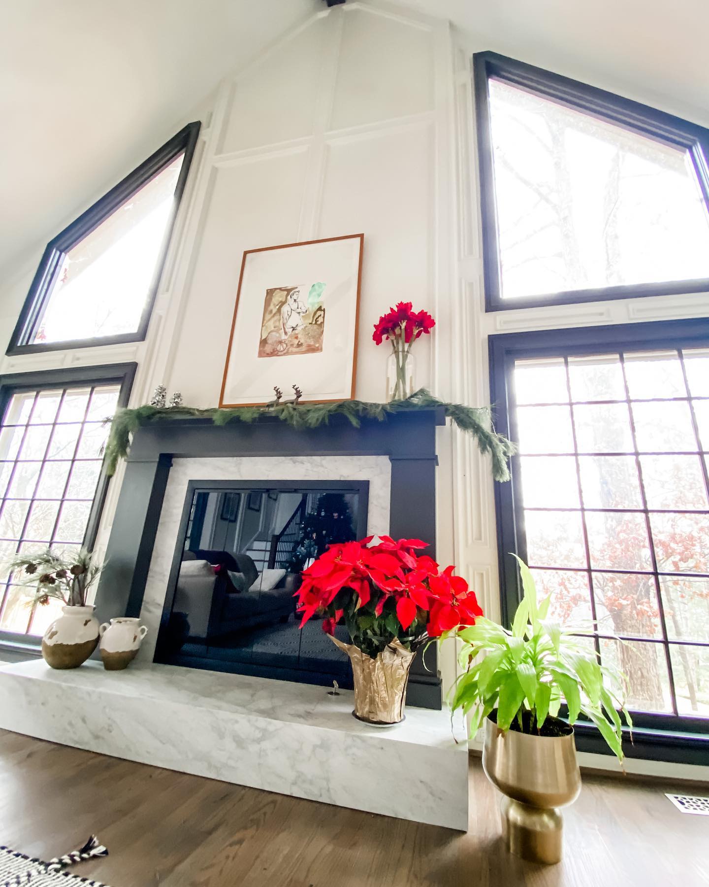 I’m excited to share the final product of one of my favorite former colleagues projects!!!! I’m so grateful that projects like this let me reconnect with people. We brightened up her man-cavey-living room with this classic fireplace makeover! The stone veneer is gone and replaced with wood panels and marble stone surround. It was quite the project, with the custom fireplace taking some time to finally make this space complete. Swipe 👉🏼 to see the before.
#fireplacemakeover #fireplace #atlantainteriordesign #apartmenttherapy