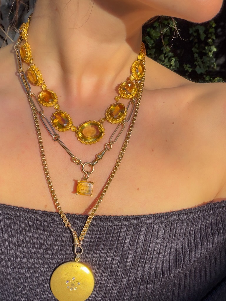 ✨ Golden hour, but make it 19th century ✨
This INCREDIBLE antique French citrine rivière is the moment… 🤤💛
✨ circa 1830–1845
✨ glowing cairngorm citrines
✨ the most beautiful cannetille goldwork
She’s shown here two ways…
👉 Slide 1: layered into a full neckmess (because you know I can’t resist 😅🔥)
👉 Slide 2: worn solo… and honestly? She doesn’t need anything else 💅✨
Every single piece in the first look is available on my website now 💻
(except the bicolour 18ct trombone chain - she’s available via DM 💌)
This is one of those rare pieces that just does it all - statement, history, craftsmanship… and somehow still so wearable 🫠
She’s now live on the site 💫
🔗 link in bio to shop
.
.
.
#antiquejewelry #citrinenecklace #georgianjewelry #victorianjewelry #neckmess