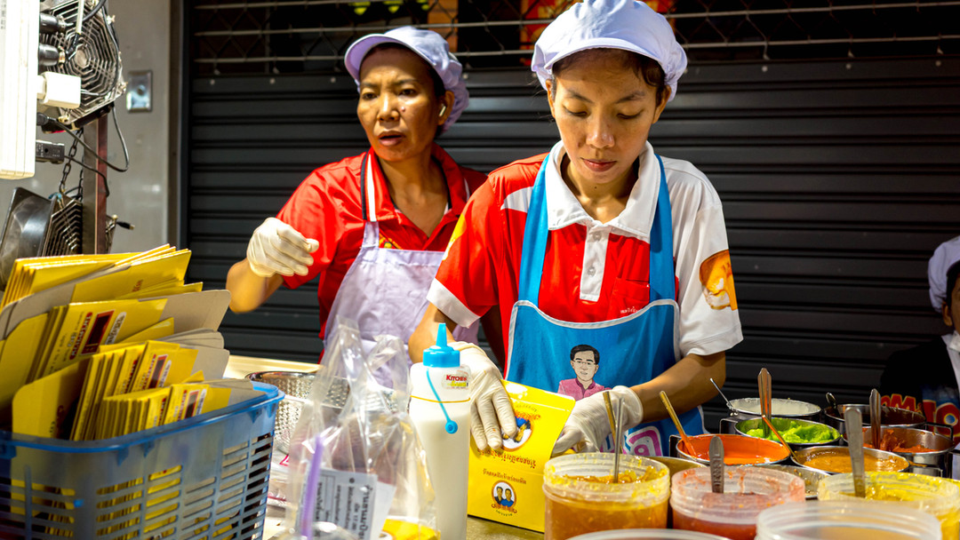 Vibrant aprons, the rhythmic clatter of woks, and the incredible focus of local street food vendors prepping for the evening rush. 🇹🇭🍜✨
Bangkok is a visual playground, especially as the warm March afternoons transition into bustling, neon-lit nights. We just released our ultimate beginner guide to mastering street photography right here in the capital.
Whether you are trying to capture layers of old shophouses or the dynamic motion of a busy market stall, knowing the right camera settings is key.
At Walk-Talk-Photo, we know the secret to authentic travel photos is local knowledge. That is why joining our Photography Class Learn and Shoot with the Pros is a true must do in Bangkok.
We take you away from the heavy tourist crowds and into authentic local neighborhoods at a relaxed, slow pace.
No modeling experience or advanced gear is needed! We focus on candid storytelling, ensuring you feel completely comfortable and safe while we capture your genuine travel mood.
Plus, we share all our local tips and tricks so you can confidently tackle the rest of the city on your own.
What is the one street scene you are dreaming of capturing in Thailand? Drop your answer in the comments, and click the link in our bio to read the full guide! 📸👇
#BangkokPhotography #StreetPhotographyBangkok #BangkokStreetFood #ThailandTravels #TravelGram #ExploreBangkok #DiscoverThailand #HiddenGemsBangkok #BangkokPhotoWalk #TravelPhotography #BangkokTrip #BangkokLife #PhotoWalk #WalkTalkPhoto #LocalGuide #StreetPortrait #UrbanPhotography #TravelCreators #BKKFoodie