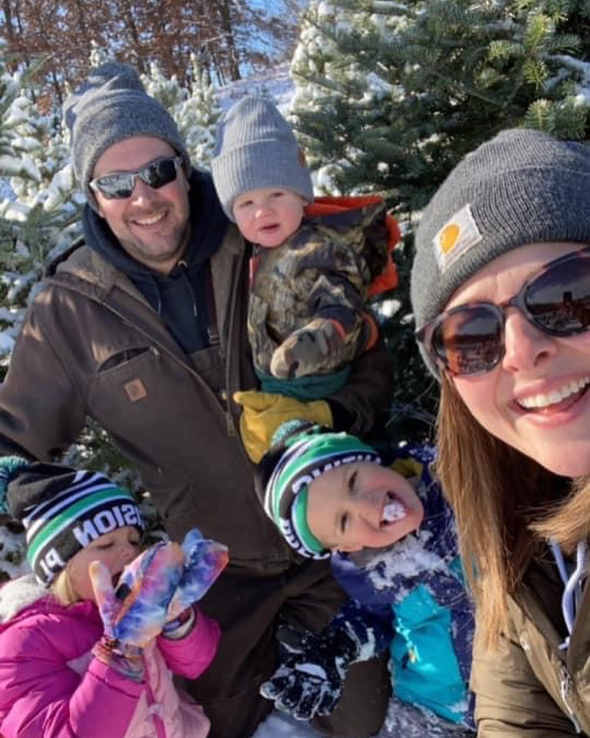 From our families to yours, Merry Christmas! May your families prosper in safety and health. May 2024 bring you happiness.