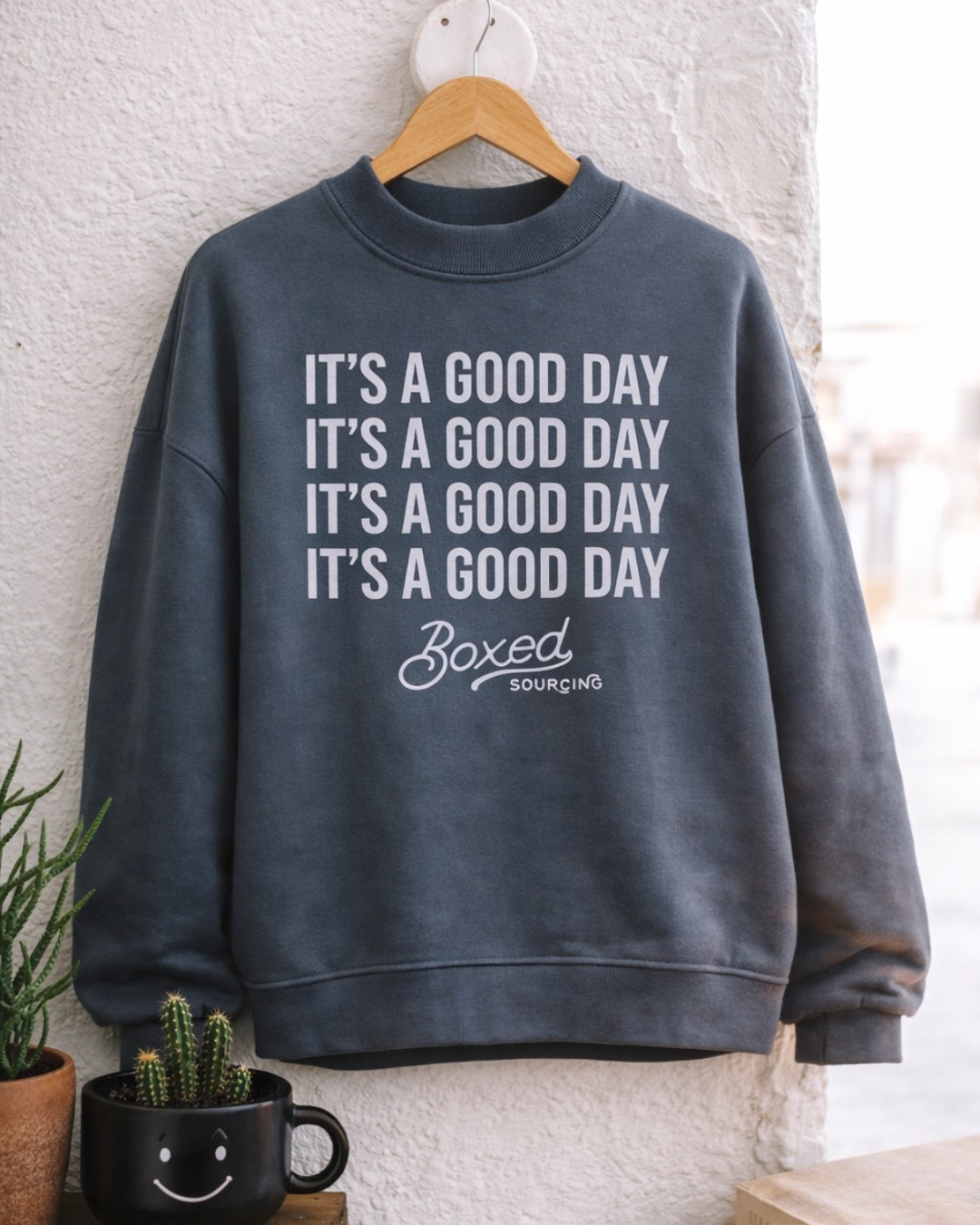 The kind of crewneck you end up wearing three days in a row...😅
#merch #everydaystyle #custommerch