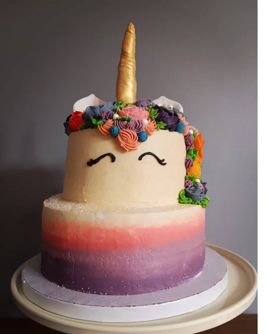 I was so excited to get my first crack at the ever-popular #unicorncake 🦄 earlier this month! The birthday girl was celebrating her fifth birthday and a special cake and party were in order. I love this kind of request and really listening to the customer to find out what they want their cake to look like and what would make it memorable for them. Being part of someone's celebration is always an honor.
Shown here is a two-tier marble (vanilla + chocolate) cake comprised of a 6" cake on top and 8" cake on the bottom. It features vanilla Swiss meringue buttercream in an ombre pattern from purple to pink to white on the bottom and a classic unicorn face on top.
For the mane, I've replaced most of the standard stars and swirls with buttercream flowers and greenery. The ears and horn are made of fondant and colored with gold lustre dust, which, by the way, is a lot of fun to paint with! Shoutout here to @roxyandrich for their excellent "soft gold" color, which is featured on this cake. It applies easily with a bit of lemon extract!
Want one for yourself or any special cake? Send us an email or visit our website to start an order via a quote request. Check out the links in our bio.
#stpaul #mn #saintpaul #mpls #minneapolis #twincities #baker #smallbaker #smallbusiness #cakesofinstagram #cake #minnstagram #birthdaycake #specialcake #customcakes #buttercream #buttercreamflowers #unicorns #unicorncakes #kidsbirthday #roxyandrich #lustredust #funcake