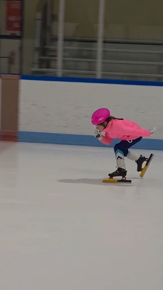 Phoebe made the final team captain for the season! She absolutely loves practice and made big improvements in her first year. Congratulations! #united #UCB #speedskating #shorttrack