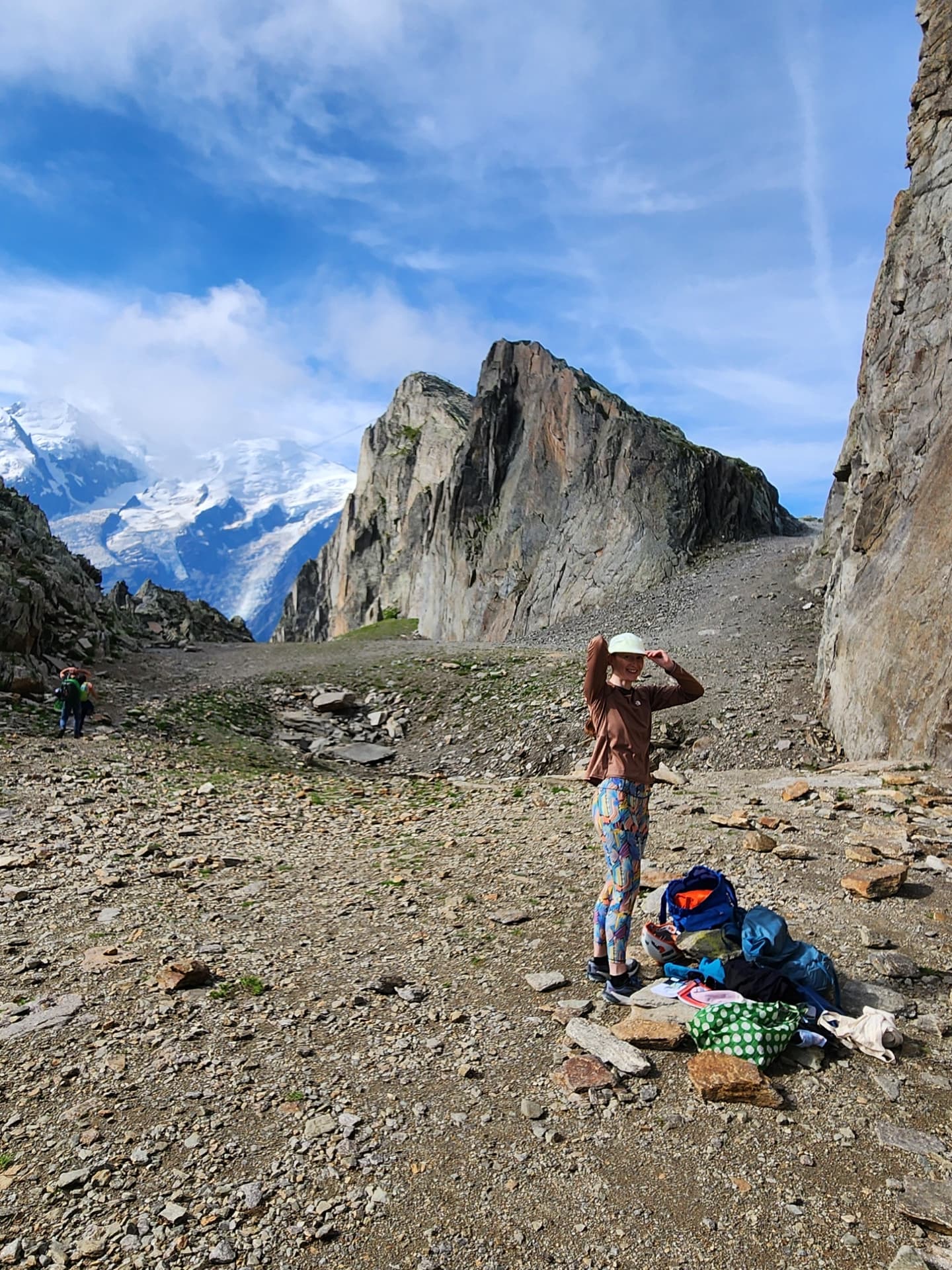 Last week I went to Chamonix to visit friends and to do some Mental coaching with @steffirobertson
We spend a lot of the time talking, reflecting, evaluating and facing many different emotions, thoughts and feelings.
I don't think either of us was expecting the week to turn out the way it did, but, then again, I don't really have expectations when it comes to mental coaching because you never know what direction it's going to take in advance. You just gotta hop on board and adapt along the ride. I think we did that really well! Especially Stephanie! π₯°
Also, we got to climb some nice rock and I got to watch Stephanie take everything we'd worked on into action! πβ¨οΈ
That was really impressive and inspiring!
Thank you for sharing the week with me and allowing me to get inside your head, it was an honor and I'm looking forward to seeing how things move along now! β€οΈβοΈβ€οΈπ§πΌββοΈβ°οΈ