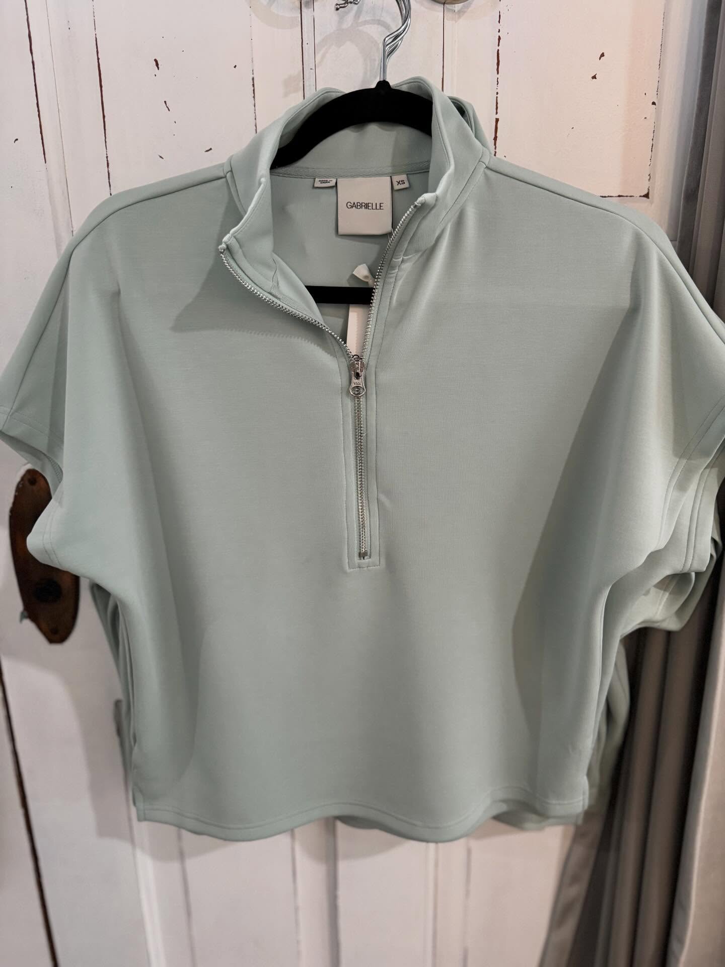 Say hello to the modal scuba quarter zip! Irresistibly soft and squishy. It’s Athleisure that looks put-together.😍 You are going to love it!