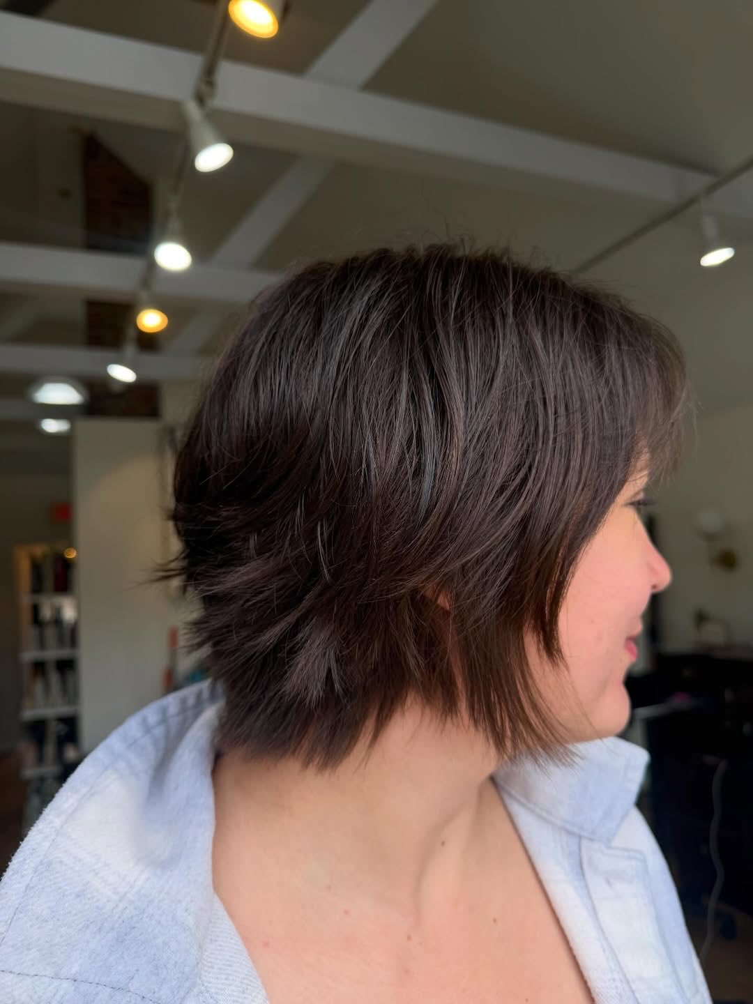 @styled.bysarahelizabeth
New haircut, fresh start✂️✨
We took her from hair down her back to the cutest bixie just in time for the warm weather! Lighter, softer, and such a fun change. There’s just something about a big chop🤤
If you’ve been thinking about switching it up, this is your sign…
2 prime appts just opened on my schedule just in time for your weekend plans. Hit the booking link in bio and meet me in the salon