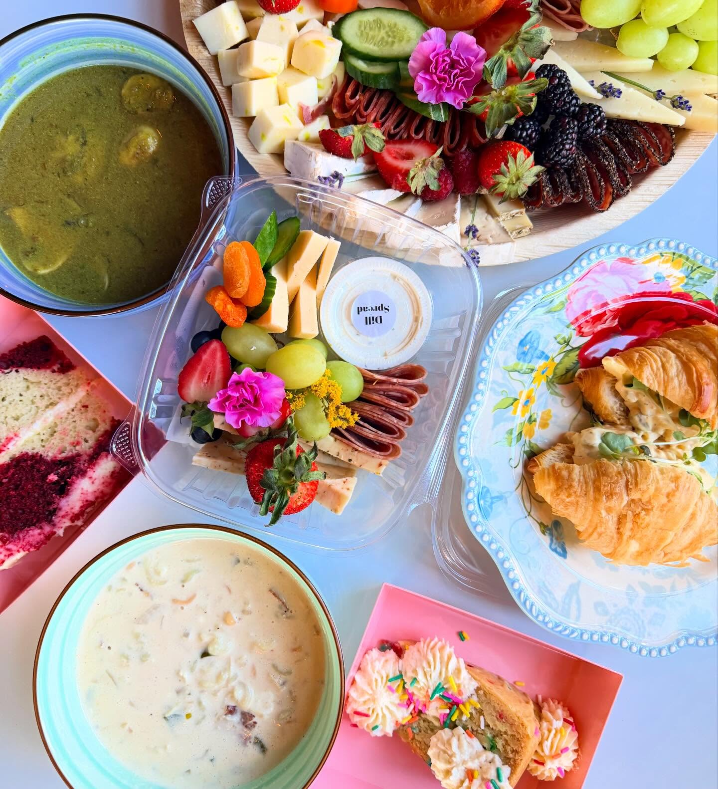 Wednesday Weekly Specials✨
-Jalapeño Popper Soup 🥓
- Chickpea Lentil Curry (v/gf) 🌿
- Egg Salad 🥚
- Red Velvet- Vanilla Swirl Cake with Cream Cheese Frosting ❤️
- Funfetti Cake with Vanilla Frosting (v/gf) 🌈
- Charcuterie 🧀
- Sandwiches 🥪
- Salads 🥗
- Drinks 🥤
Stop by and say hi! Open 11-4pm!
