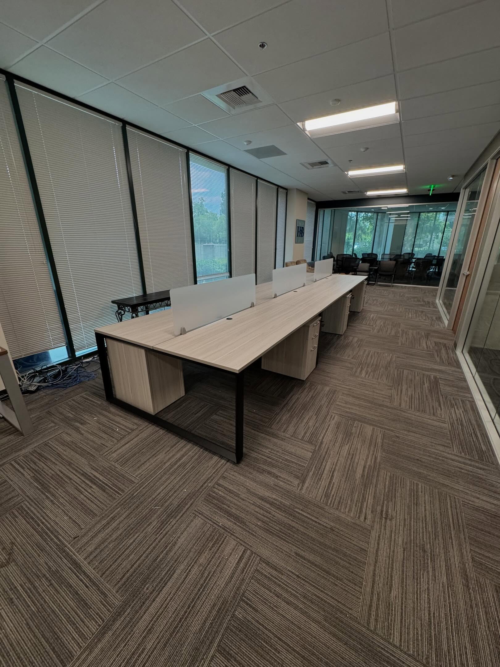 Think outside the cubicle. Our Performance Line by N9ne Group proves you don’t need high walls to stay productive. This benching layout offers the perfect balance: frosted privacy screens for focus, and an open design that keeps the team connected.
#OfficeDesign #WorkplaceSolutions #N9neGroup #OfficeFurniture #ModernOffice