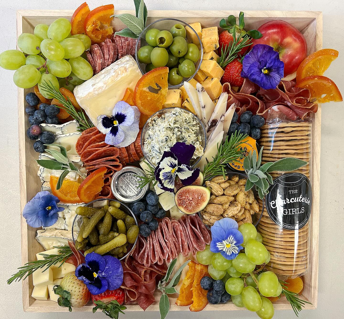 Crazy cousin board $165
Feeds 9-14