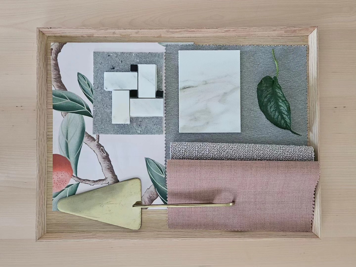 Materials tray + CGIs of a very special project we've been working on. It's been a great collaboration and design process with @pastry_leyre.
.
@petitefarnham will be a magical space to enjoy the most beautiful and delicious pastries. Can't wait to visit!
.
.
.
#eastfieldarchitecture #gracesouky #studiogracesouky #restaurantdesign #coffeeshopdesign