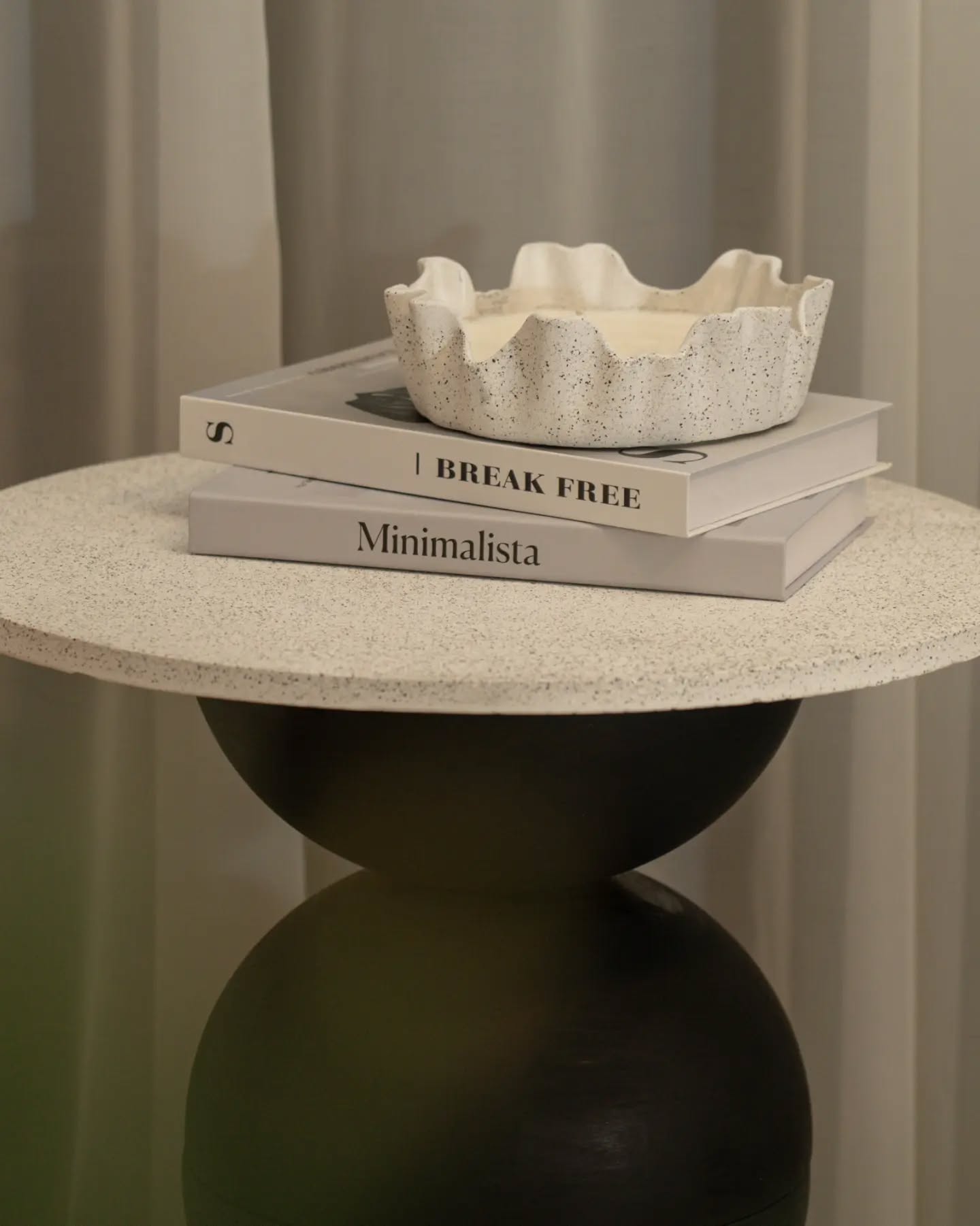 We hopped on a trend we saw online for DIY table projects and recreated this lovely mini coffee table with our materials. Let us know what you think!😍
50cm dia, 54cm h