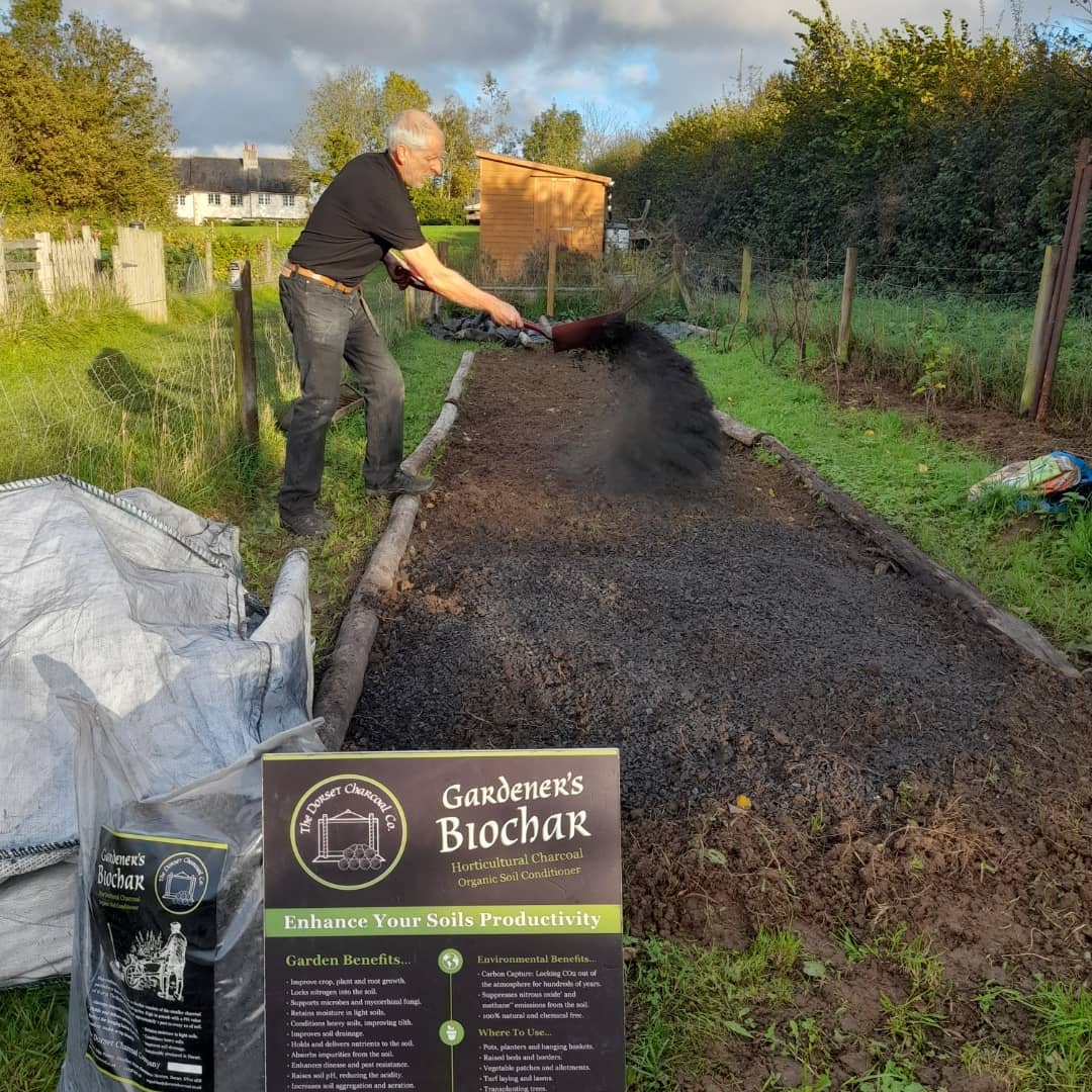 Giving our allotment a helping hand with a mixture of our Gardeners Bochar and some horse manure.
Not only benefiting the soil and next years veggies but capturing carbon too, directly!
Find out more......
https://www.dorsetcharcoal.co.uk/horticultural-charcoal
https://www.dorsetcharcoal.co.uk/post/gardener-s-biochar-featured-on-bbc-gardeners-world
#britishcharcoal #biochar #gardener #gardeners #gardening #gardenersworld