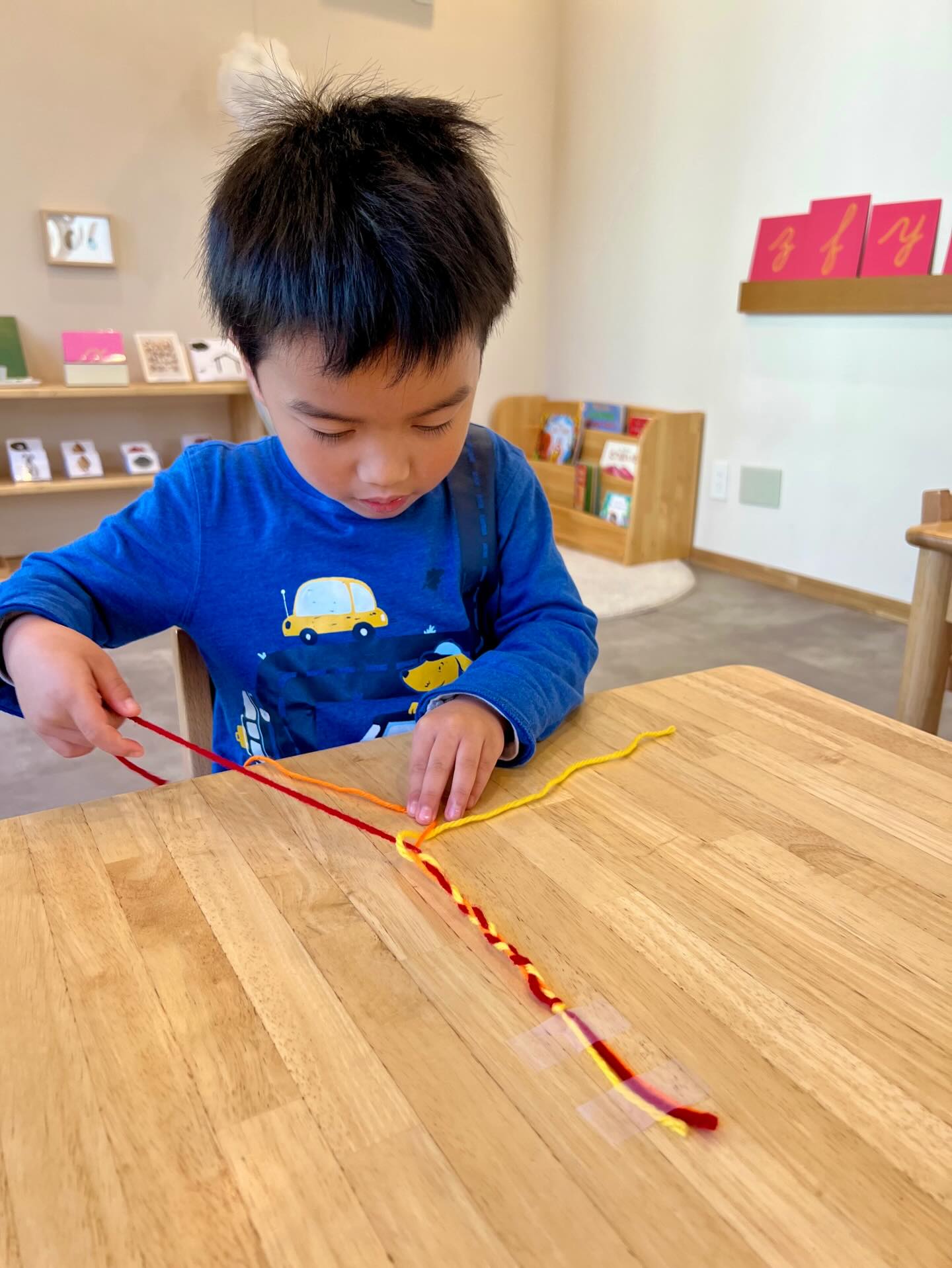 In Montessori, movement is intentional. Carrying, balancing, and walking carefully through the classroom helps children develop control, awareness, and focus - all essential for learning.
Share to celebrate purposeful movement!