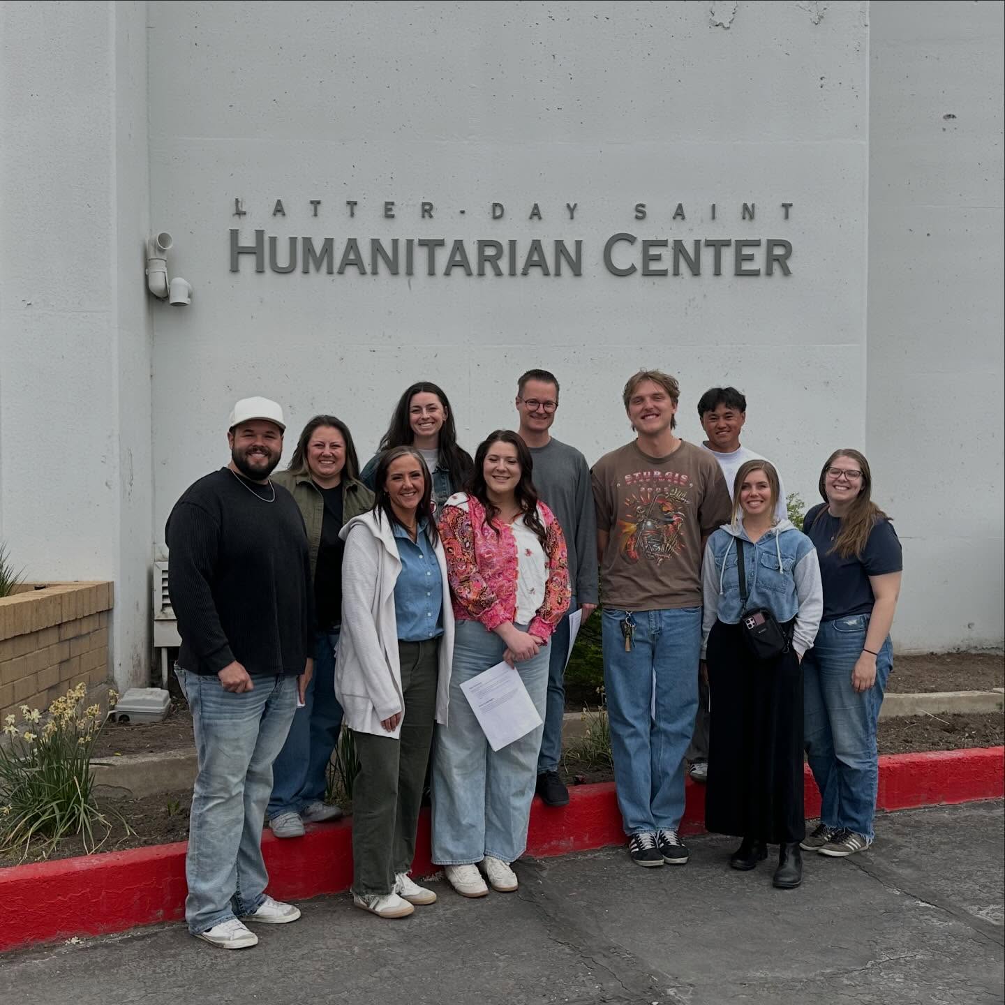 Last week, the Youthlinc staff came together to participate in some local service. We volunteered our time supporting conversation practice in an English language learner class, and it was such a meaningful experience.
At Youthlinc, our mission is to create lifetime humanitarians, and we believe that serving locally is one of the most impactful ways to live that mission. It was great to connect as a team while giving back to our community here in Utah. That’s what it’s all about!