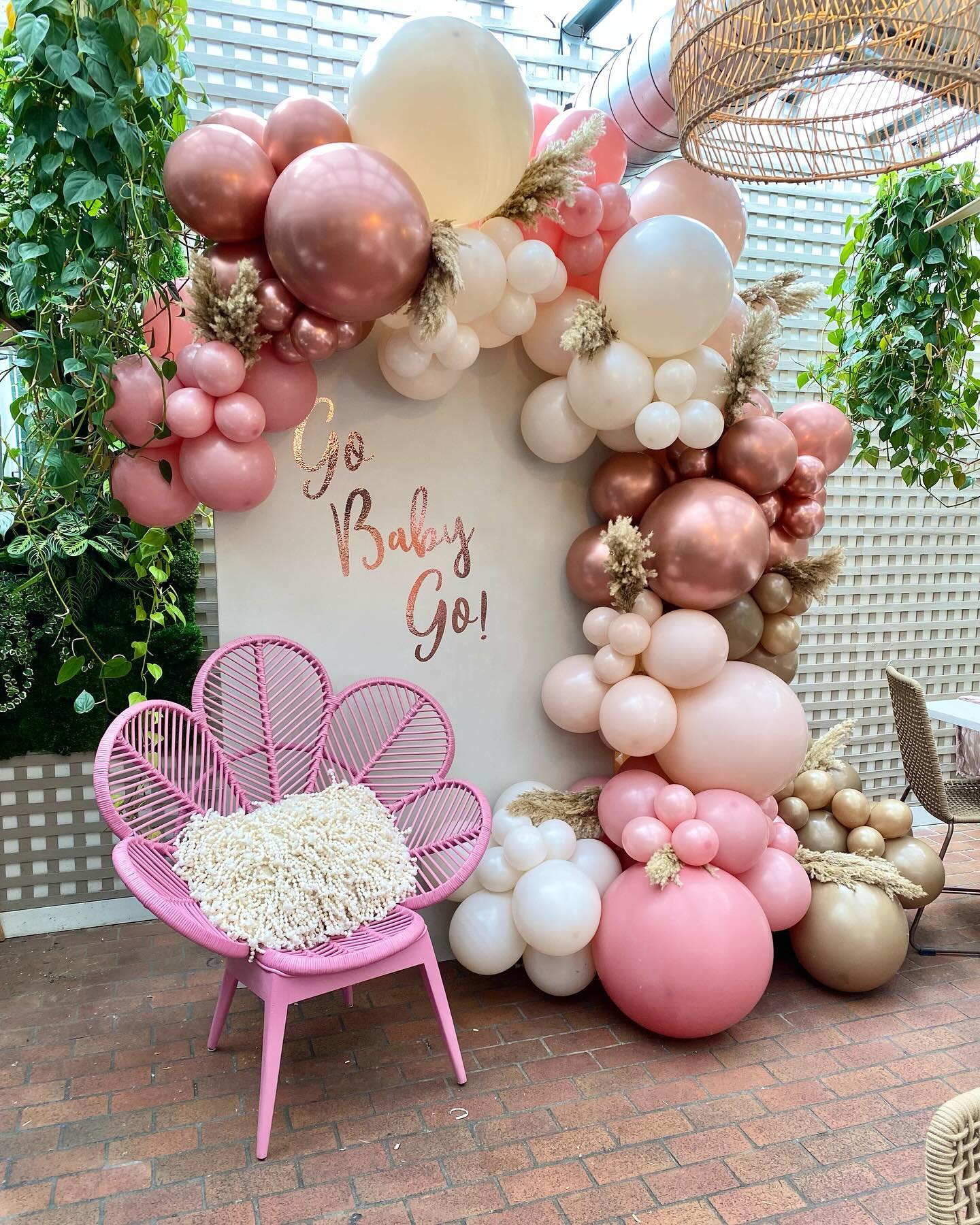 Baby shower, but also Kentucky Derby🙌👒… you can have it all! 🤪 #PartyPoppersCO