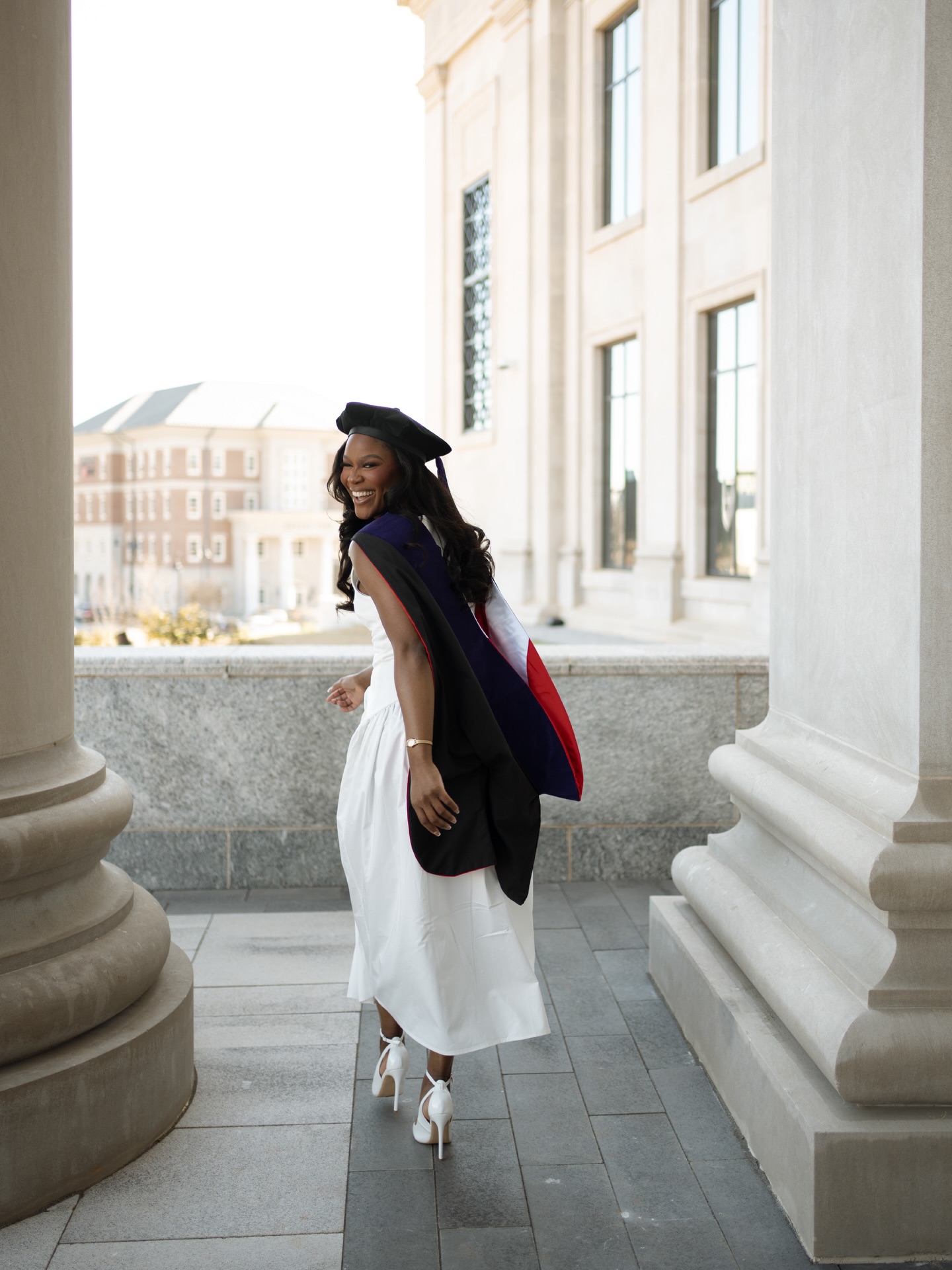 The magic that can be made in a 30 min grad session 🎓 Our girl OShea could be your LAWYER! Beauty and brains 🤝