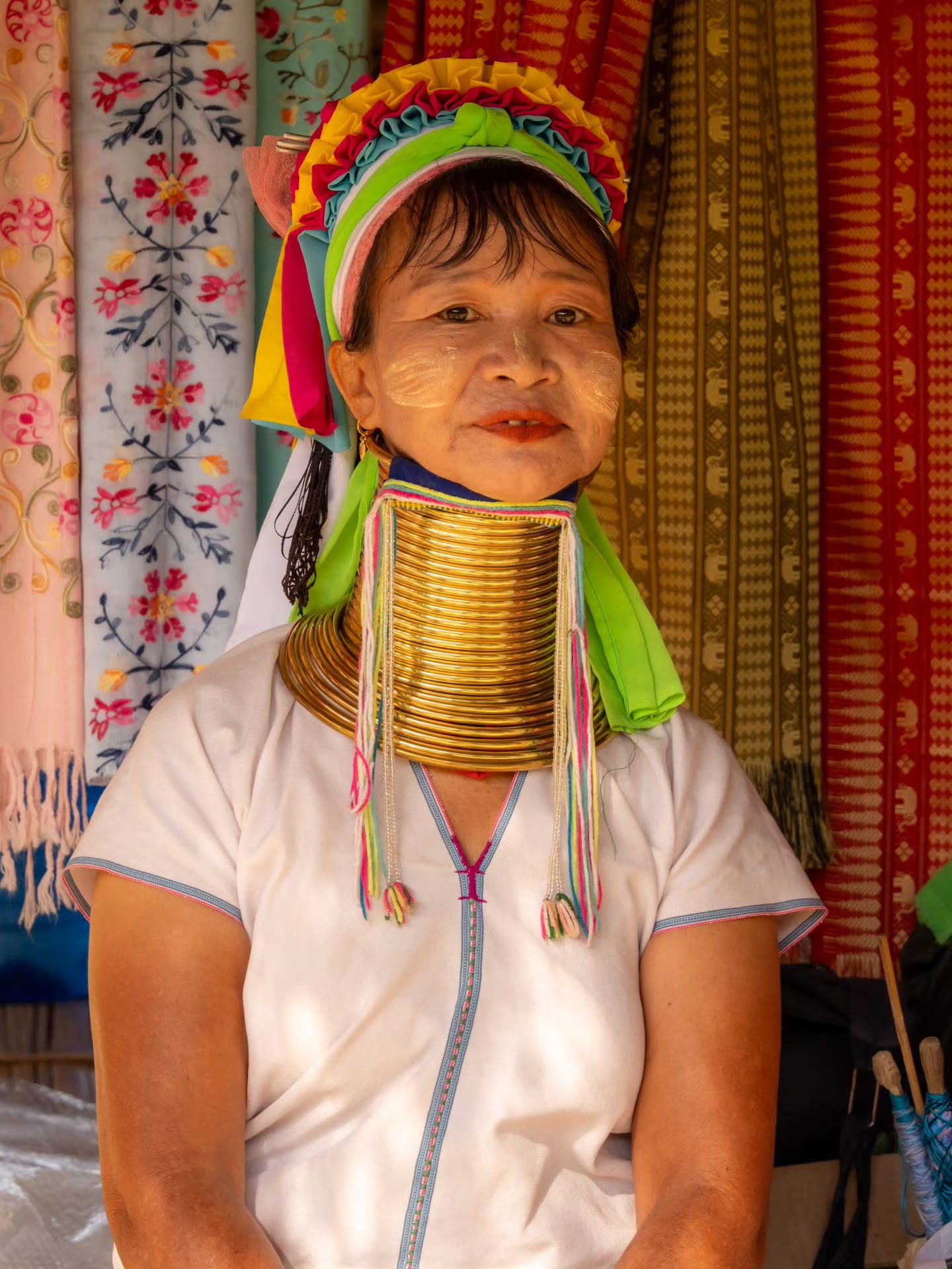 From my serie: Mujeres of the Karen Padaung community ✨
This ethnic minority is originally from Myanmar, but now some of them live in northern Thailand after being displaced by conflict.
Their situation is complex 🤔 as some see it as a cultural exhibition, while others highlight the agency of the women and their choice to participate. For them, it is not just an attraction, but an identity and heritage that has to be preserved ❤️
Which is It’s kind of the same situation many Indigenous communities face worldwide 🌎 — where tourism exposure is sometimes one of their only sources of income and a way to preserve their heritage nowadays. Because let’s face it, the help from NGOs is not enough. Tourists often just care about the cute picture of their “exotic holidays,” but when the conversation about preservation comes up, some feel they have already “helped,” and that money of the tour my friend... is not enough😮💨 and sii... los governments do not give a sh#@$ about them.
So yeah! It’s algo mucho deeper than what we see from the outside.
