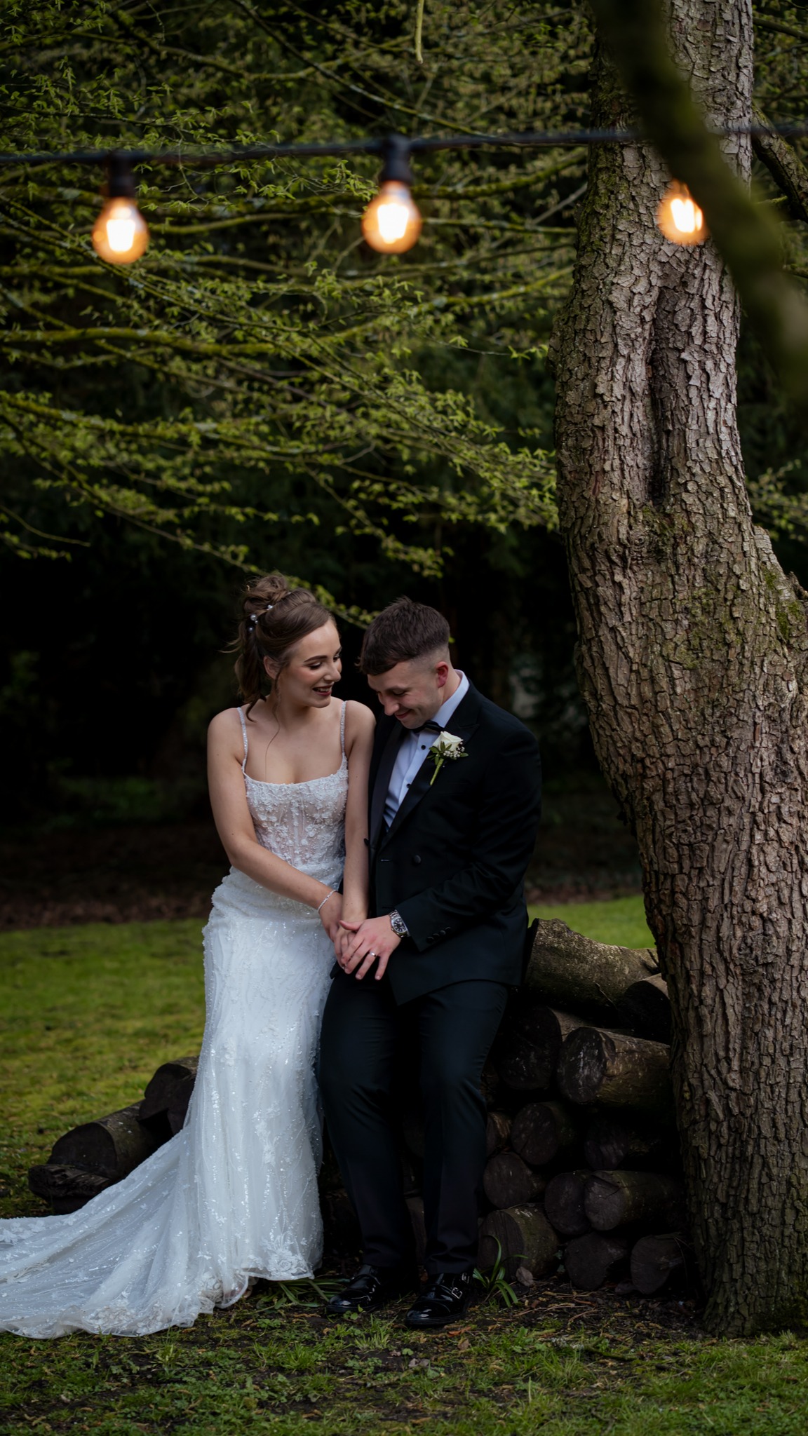 Chloe and Jack at @bartlehall_ serving up cocktails and chilled vibes all day 😎😎 Such a nice day to celebrate with this lovely pair. Congrats guys!
Venue: @bartlehall_
Photographer: @melissahaguephotography
Videographer: @armellefilms
Hair: @swishhairbylizzyjean
Makeup: @ohanamakeupstudio
Stylist: @thevenueedit_
Dress: @avarosehamilton
