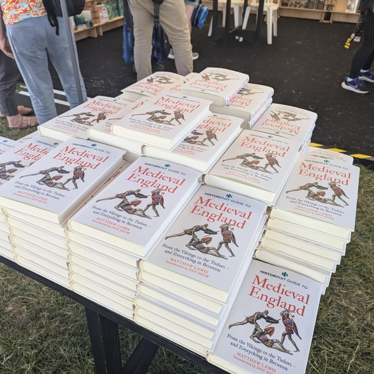 Excited to discover the new @historyhit book I worked on at the Chalke History Festival. Really enjoyed seeing all the History Hit fans at Dan Snow's talk!
#history #historyhit #chalkehistoryfestival #bookdesign