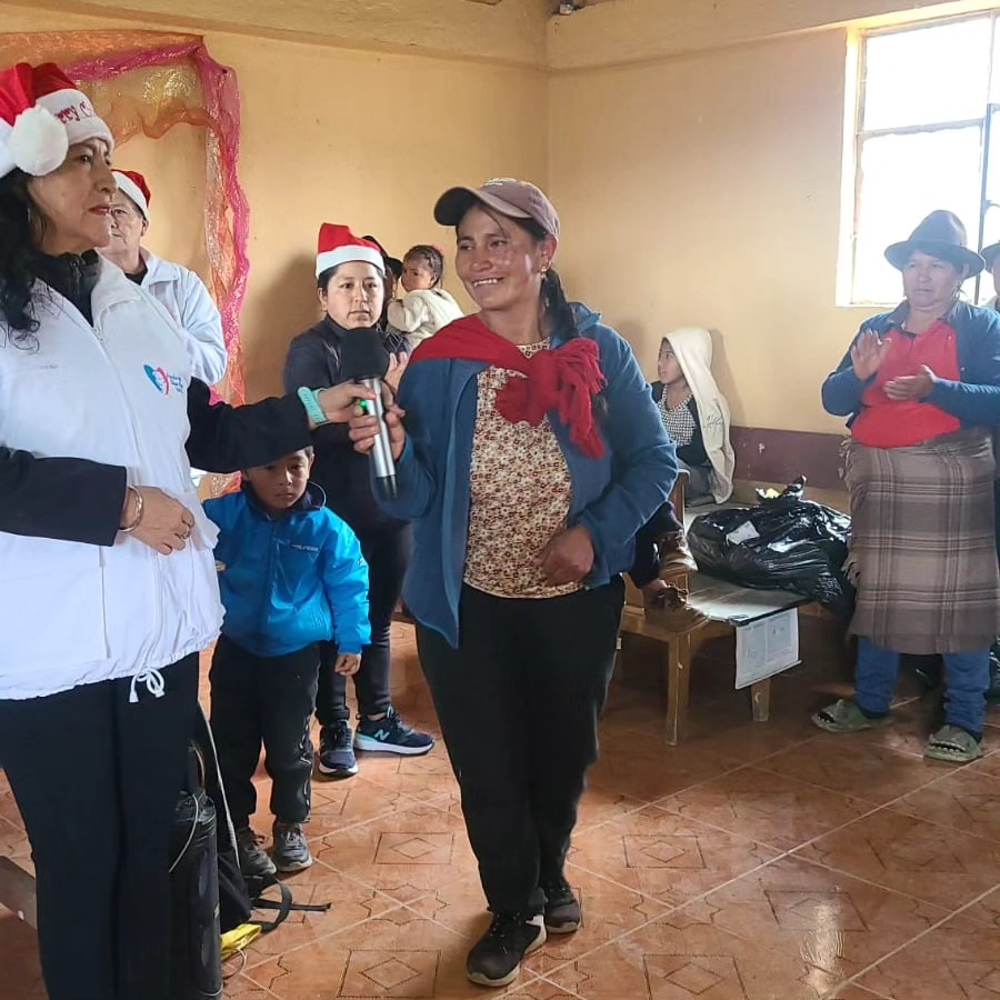 Gracias al apoyo de tantas personas solidarias, logramos beneficiar a 64 familias y 276 personas con ropa y caramelos para todas las edades, además de juguetes para los niños y niñas. 🎁👕🍬
📍 Esta entrega es el resultado del amor y la generosidad de todos ustedes que se sumaron a nuestra campaña de Navidad Solidaria. 💖 ¡Gracias por ser parte de esta causa y por ayudarnos a llevar alegría y esperanza a quienes más lo necesitan! 🌟
🙏 Desde la Fundación Clara Elisa Garcés, seguimos comprometidos con generar impacto positivo en las comunidades. ¡Sigamos construyendo un futuro lleno de solidaridad!
#NavidadSolidaria #FundaciónClaraElisaGarcés #Rodeopamba #GraciasPorAyudar #Solidaridad #DonacionesConAmor #EcuadorSolidario
#ong #nonprofit #foundation