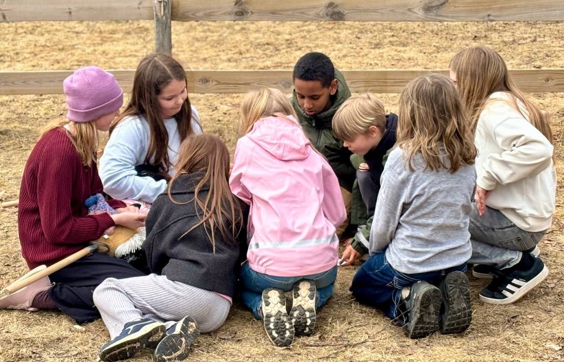 Skärtorsdagen avslutades med en äggjakt.
Alla lag klarade av uppgifterna och hittade skatten som var en resa till Vildriket med hela skolan i maj.
Nu önskar vi alla en glad påsk och ett härligt påsklov! 🌿🐥✝️🌷#gladpåsk