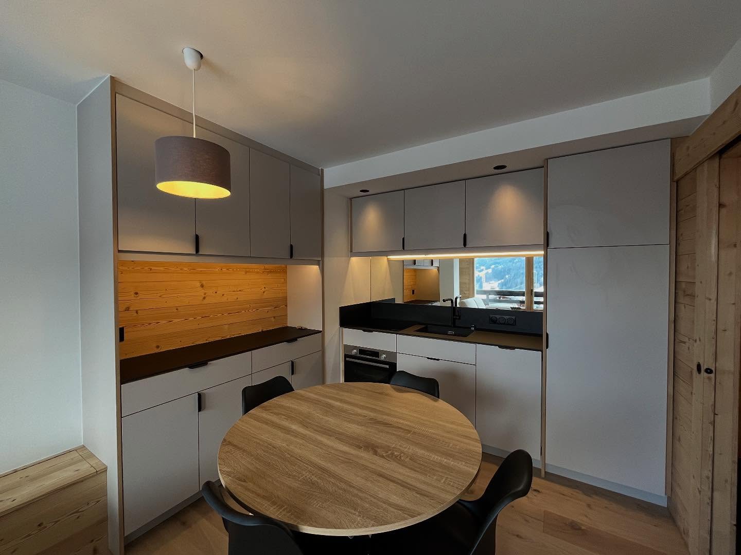 Appartement A 🪻
.
.
.
@lessenceduboisdavid
@sebastien_laplaige_electricite
@Boch
#megeve #paysdumontblanc #prazsurarly #saintgervaislesbains #valdarly #montblanc #moutains #maitredoeuvre #suividechantier #chantierencours #appartement #renovationappartement #appartementneuf #montagne #entrepreneur #frenchalps #chantier #wood #interiordesign #chantierencours #renovation #suividechantier #style #conception #amenagementinterieur #projet #travaux #alpinterieur #bois #btp #realisation #rochebrunemegeve
Bertrand DESMONS 📲+33 (0)6 24 22 25 79 💻contact.alp.interieur@gmail.com