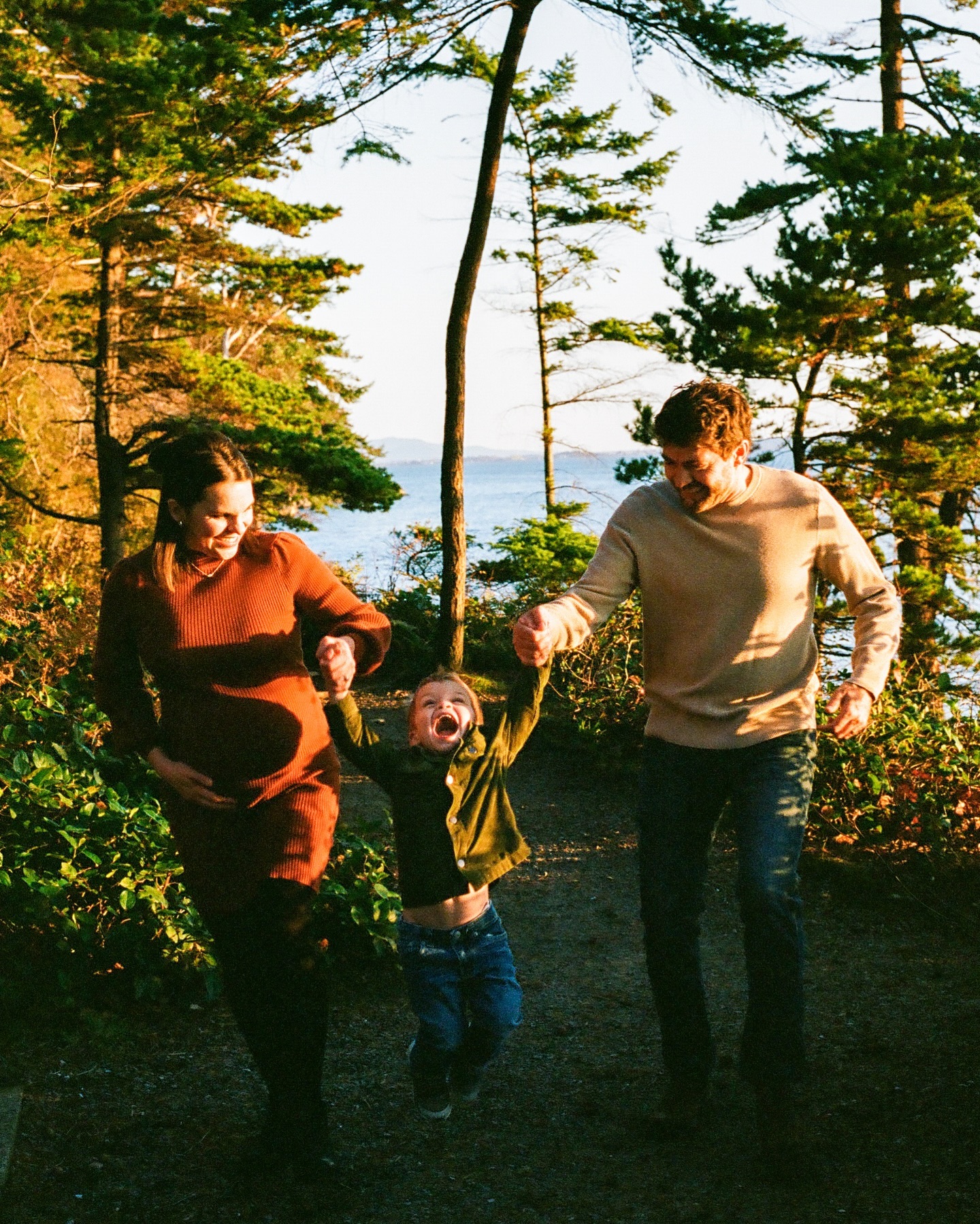 Some recent 35mm film photos from a gorgeous fall maternity shoot 🎞️ Every nostalgic video package comes with a roll of 35mm film photos to complete the magic
#filmfamilyphotographer #maternityphotography #35mmfilm #portra400