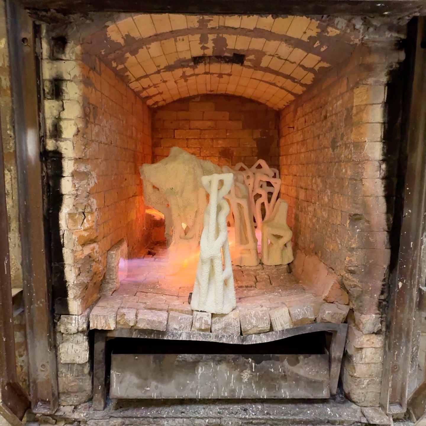 Shell firing time! π₯π₯π₯
#abfineartfoundry #abfineart #art
#sculpturecasting #fineartfoundry
#bronzefoundry #bronzecasting
#sculpture #madeinlondon
#bronze #casting
#foundry #london
#fineart