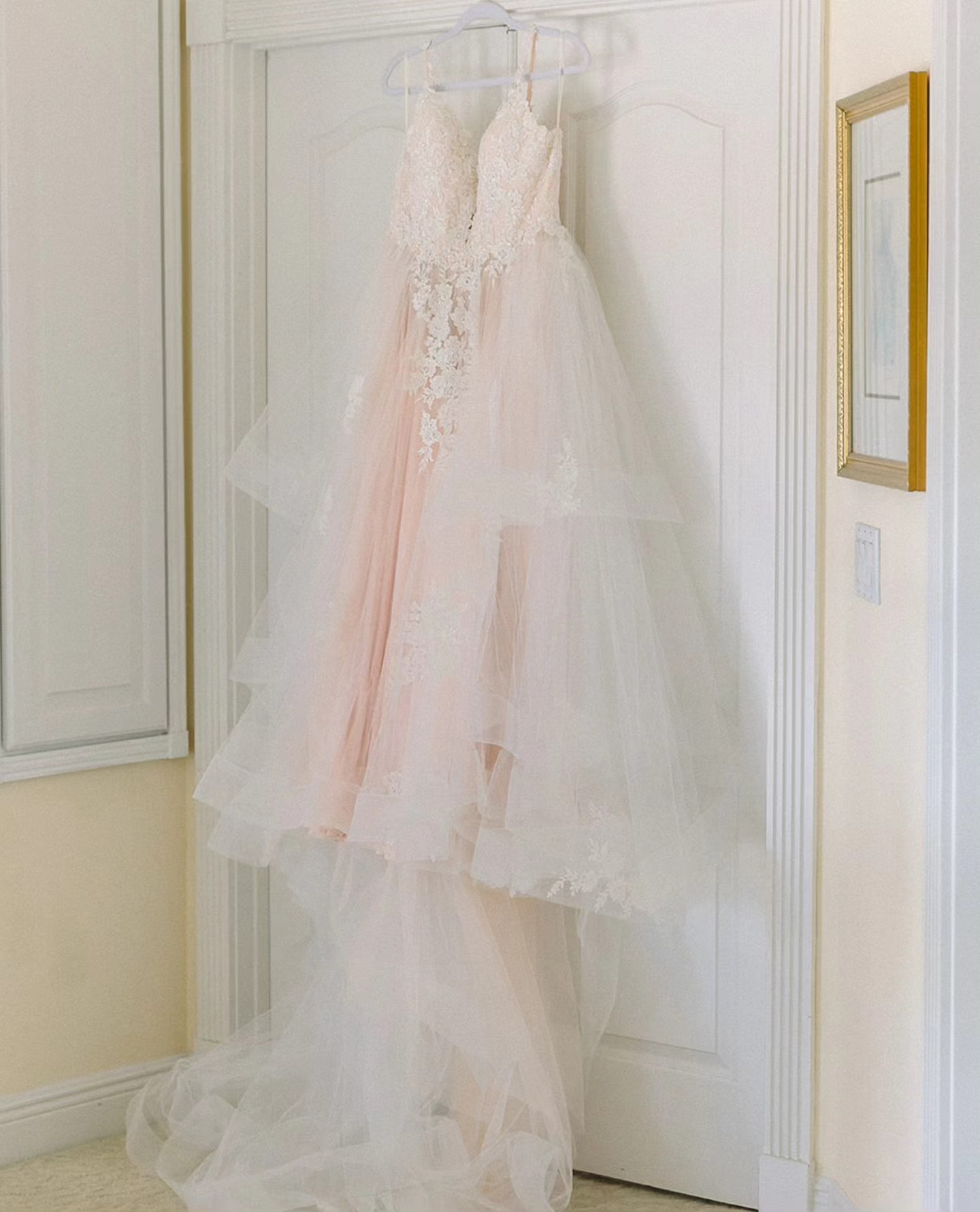 Just a touch of pink... One of our favorites. I know it's Fall but it's still feeling like summer over here in Florida!
#weddingplanner #weddingplanning #pink #weddingdress #weddingdesign #weddingshoes #weddingdayready #engaged #engagementseason #floridabride #texasbride #destinationwedding #luxurywedding #eventplanning #orlandoweddings #miamiweddings