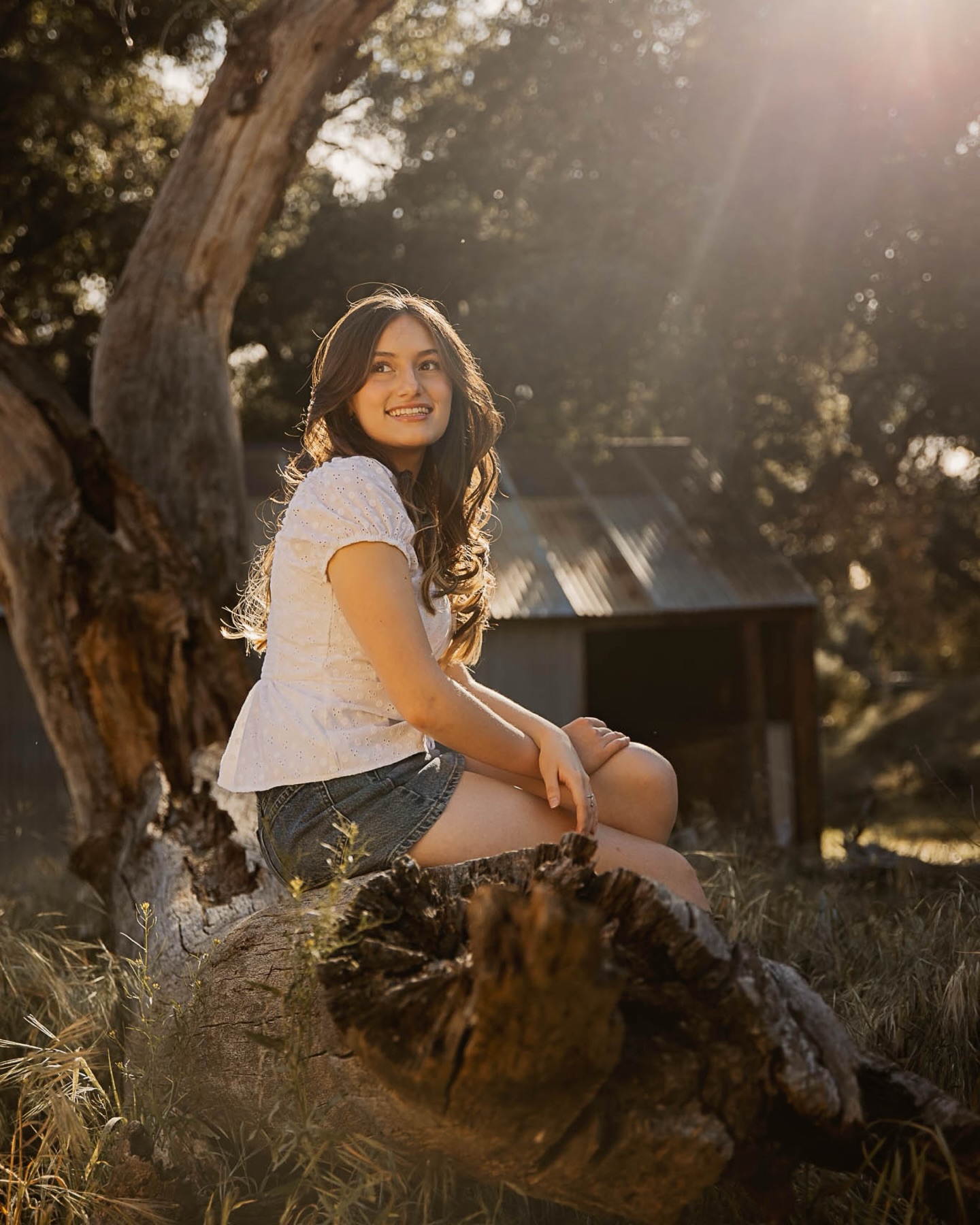 She made this look effortless, especially with that gorgeous light!
So grateful I get to document this time for so many seniors. 🥰
(High school seniors, so Cal portrait, photographer, Southern California, high school, Senior photographer, high school senior photographer)