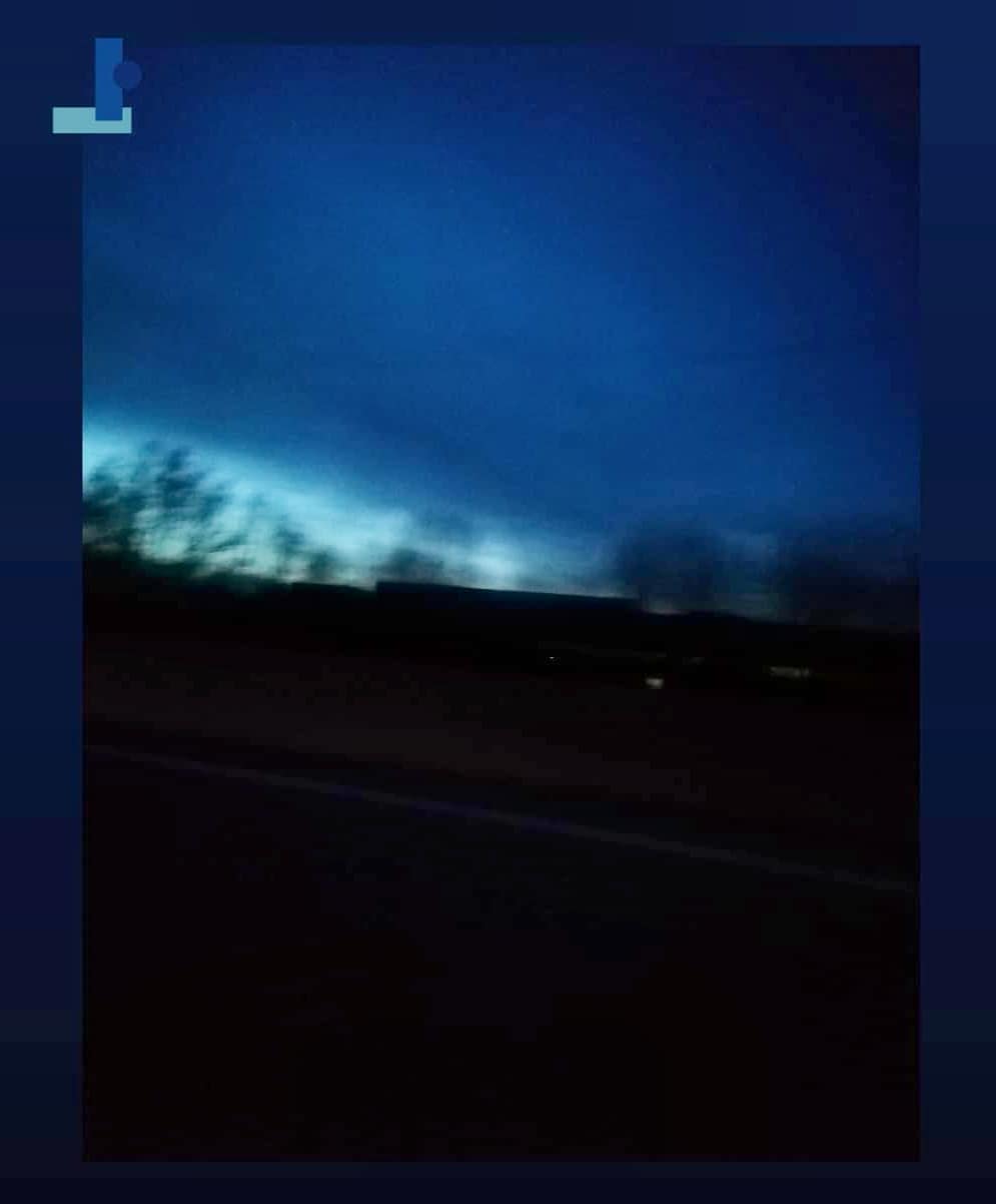 where do the lights come from?
#daylight #sunset #sunsetphotography #photography #nightlight #sky #contrast #dayandnight #lightanddark #conceptualphotography #blurryaesthetic