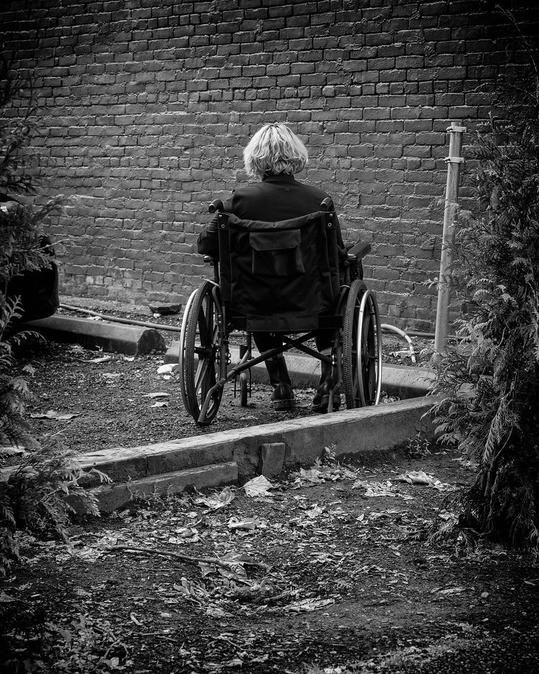 “Parked.”
Not broken.
Not finished.
Just here for a minute, catching breath while the world keeps rushing past.
There’s a whole life behind this back and this brick wall, stories, miles, and moments that don’t show up in one frame.
Sometimes being parked isn’t about stopping.
It’s about choosing your own speed.
#Parked #streetphotography #monochrome #everydaystories #vancouverstreets #quietmoments