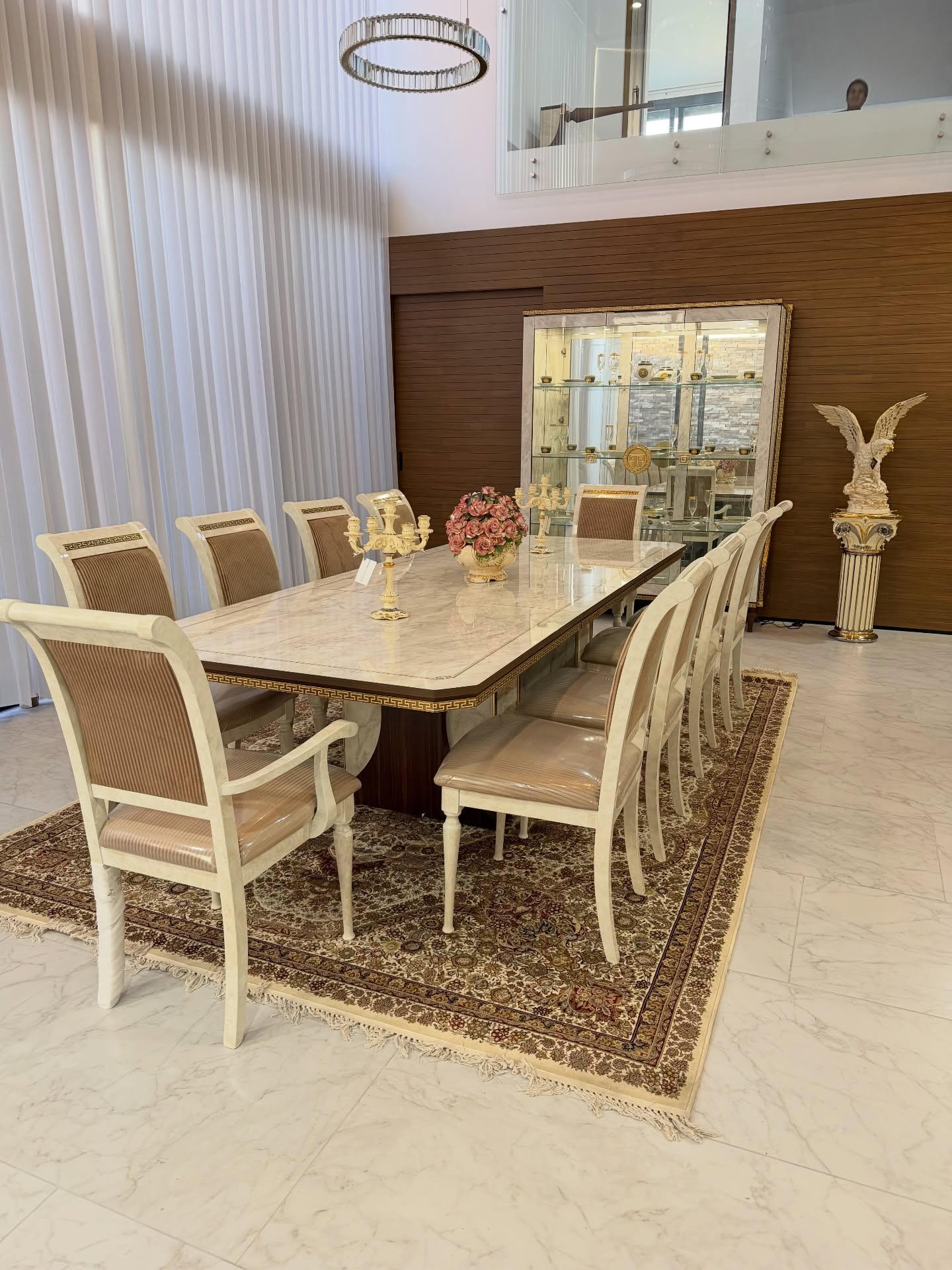 Comedor Colección Romántica, Entrega inmediata!! Disponible para 6-8 o 10 personas.
🌐 https://www.dortizmuebles.com
📲 https://wa.me/523314096151
TE ESPERAMOS EN NUESTRAS SUCURSALES:
📌SUCURSAL ZAPOPAN
Av. Patria No. 603 Esquina Aldous Huxley
Colonia Jardines Universidad
Zapopan, Jalisco México.
Cel Ventas 33 2612 1670
📌SUCURSAL NAUCALPAN
Periférico Blvd. Manuel Avila Camacho No.550
Naucalpan de Juárez, Edo Mex.
Cel Ventas 55 6086 6314
#dortizmuebles #mueblesdeitalia #mueblesimportados #mueblesitalianos