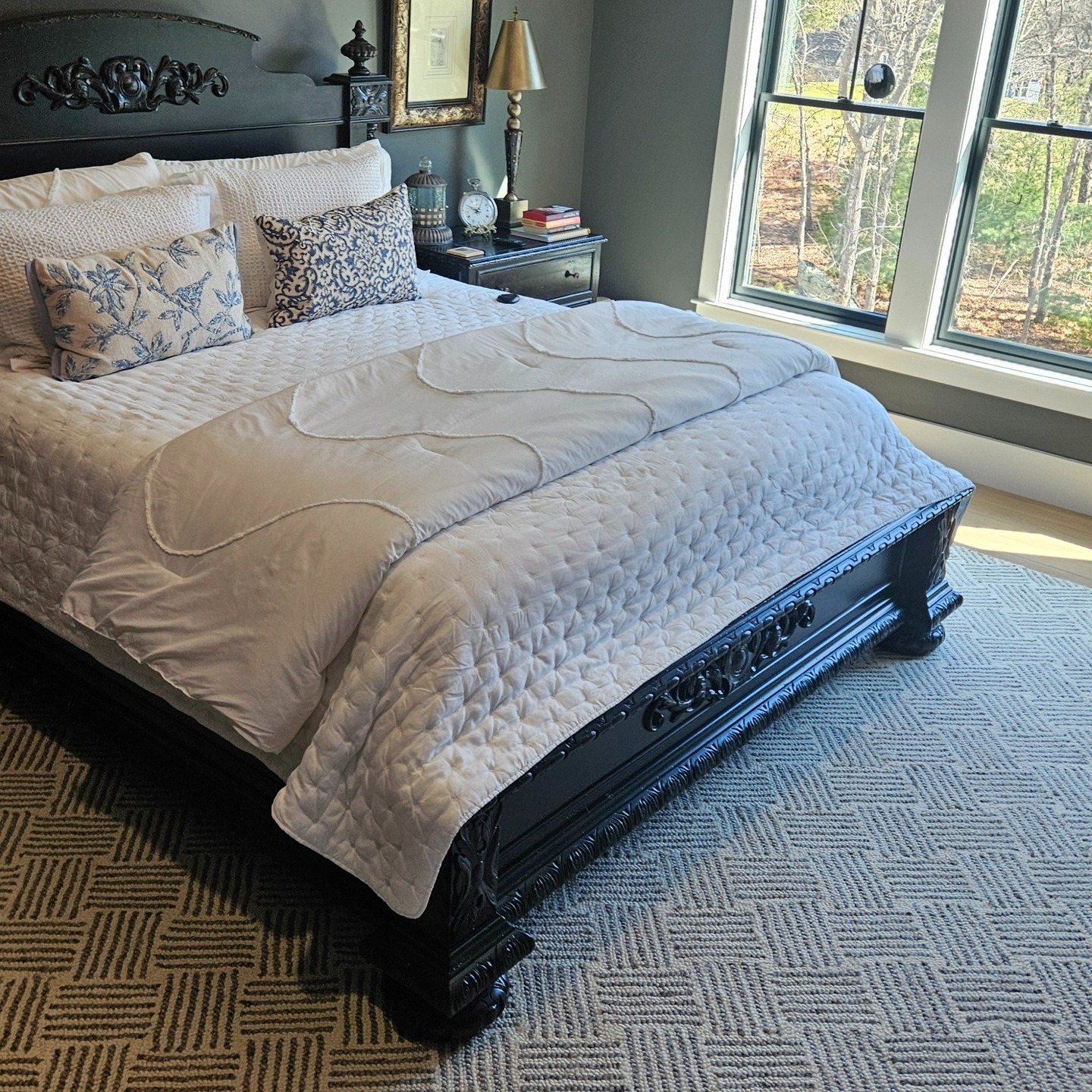 Rug makes the room! This Layers hand-hooked wool rug by @annieselke perfectly compliments this space and it's luxuriously soft underfoot!
#carpetremnant #plymouth #plymouthma #duxburyma #capecod #local #remnant #marshfieldma #southshore #carpet #interiordesign #homedecor #kingstonma #pembrokema #arearugs #pinehills #pinehillsplymouthma #eastcoast
