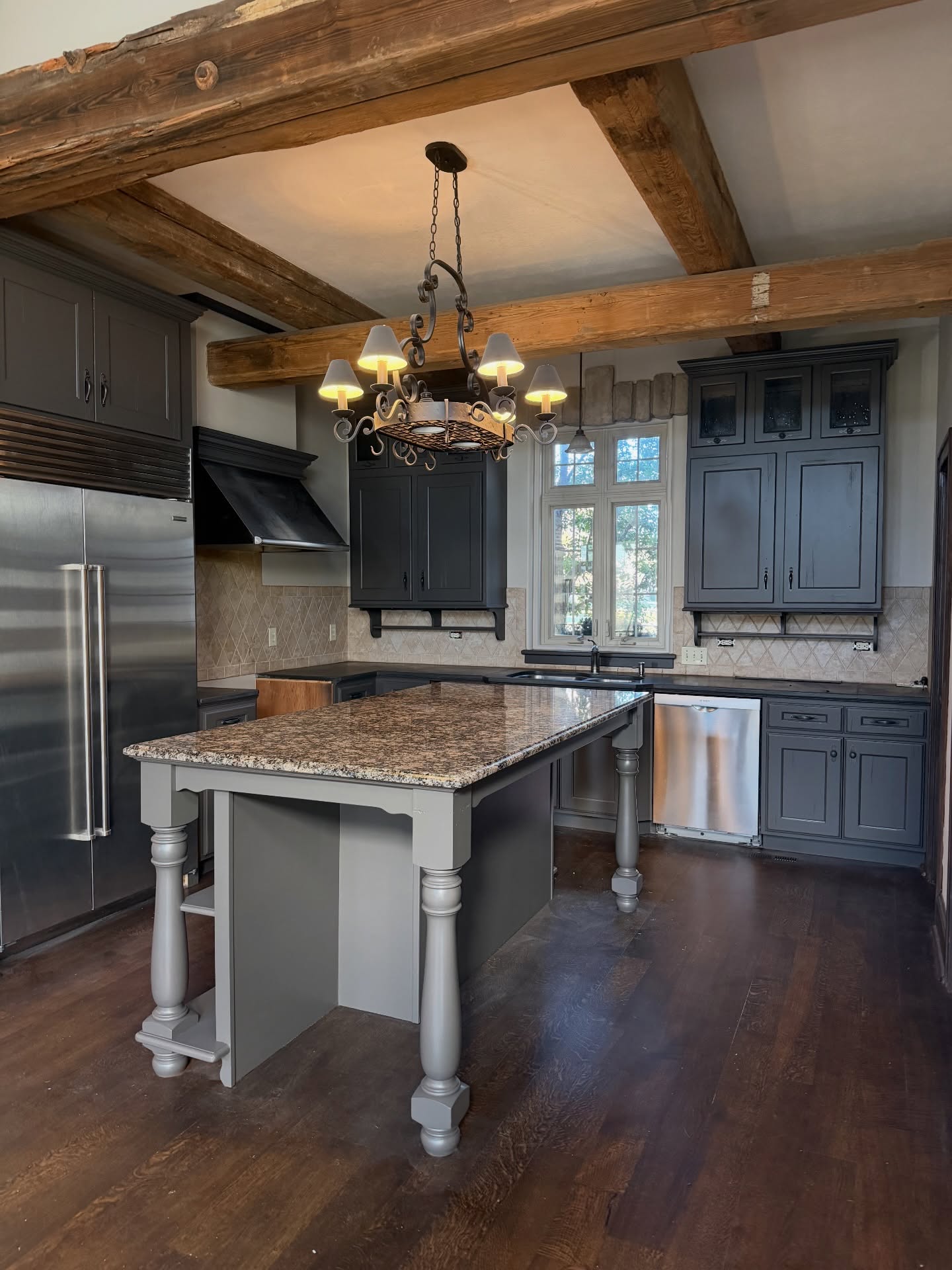 These kitchen cabinets got a stunning refresh in Sherwin-Williams “Urbane Bronze”—a rich, modern finish that completely transformed the space. 🖤🏡
