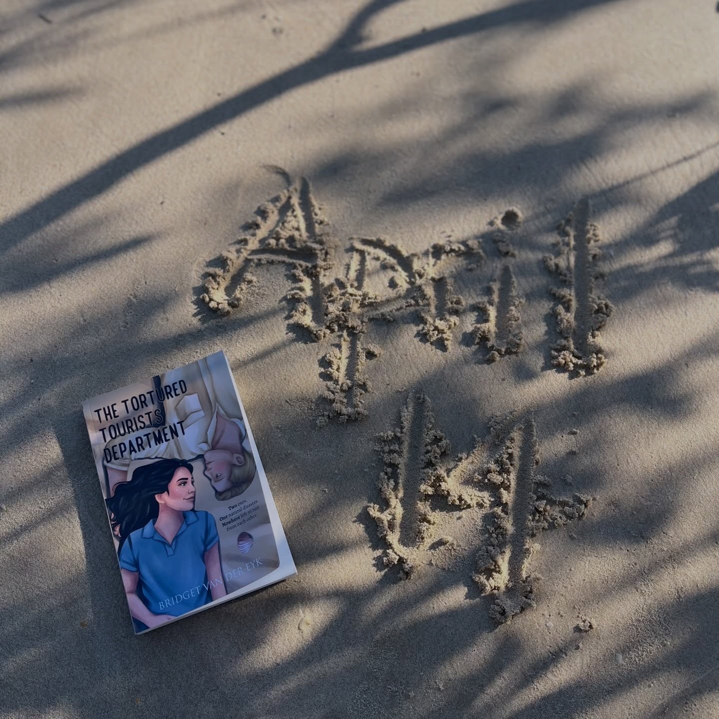 THE TORTURED TOURISTS DEPARTMENT 🐢🏝️💛 APRIL 14
#indieauthors #indieauthorsofinstagram #indieromanceauthor #aussieauthorapril #romcom