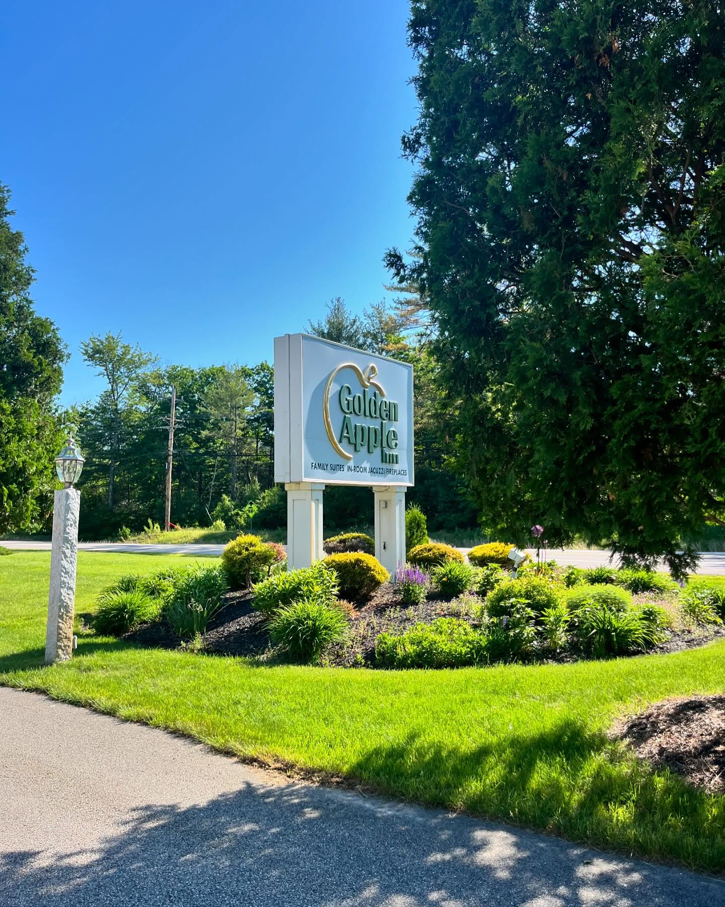 Located in the heart of the White Mountains, The Golden Apple Inn is the premier resort for hiking, adventuring, and relaxing!
Book Us Today!
Call 📞 603-383-9680
Or
Go to ➡️ www.goldenappleinn.com