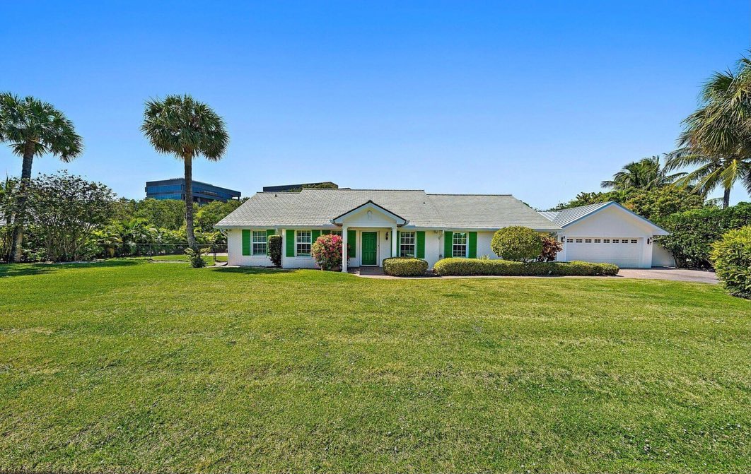 11863 Lake Shore Pl, PBG, 33408. This 4/3.4 is roughly 3,400 sq ft and has a small boat access. It’s just got listed at $1.7M! #palmbeachporches #npbrealestate