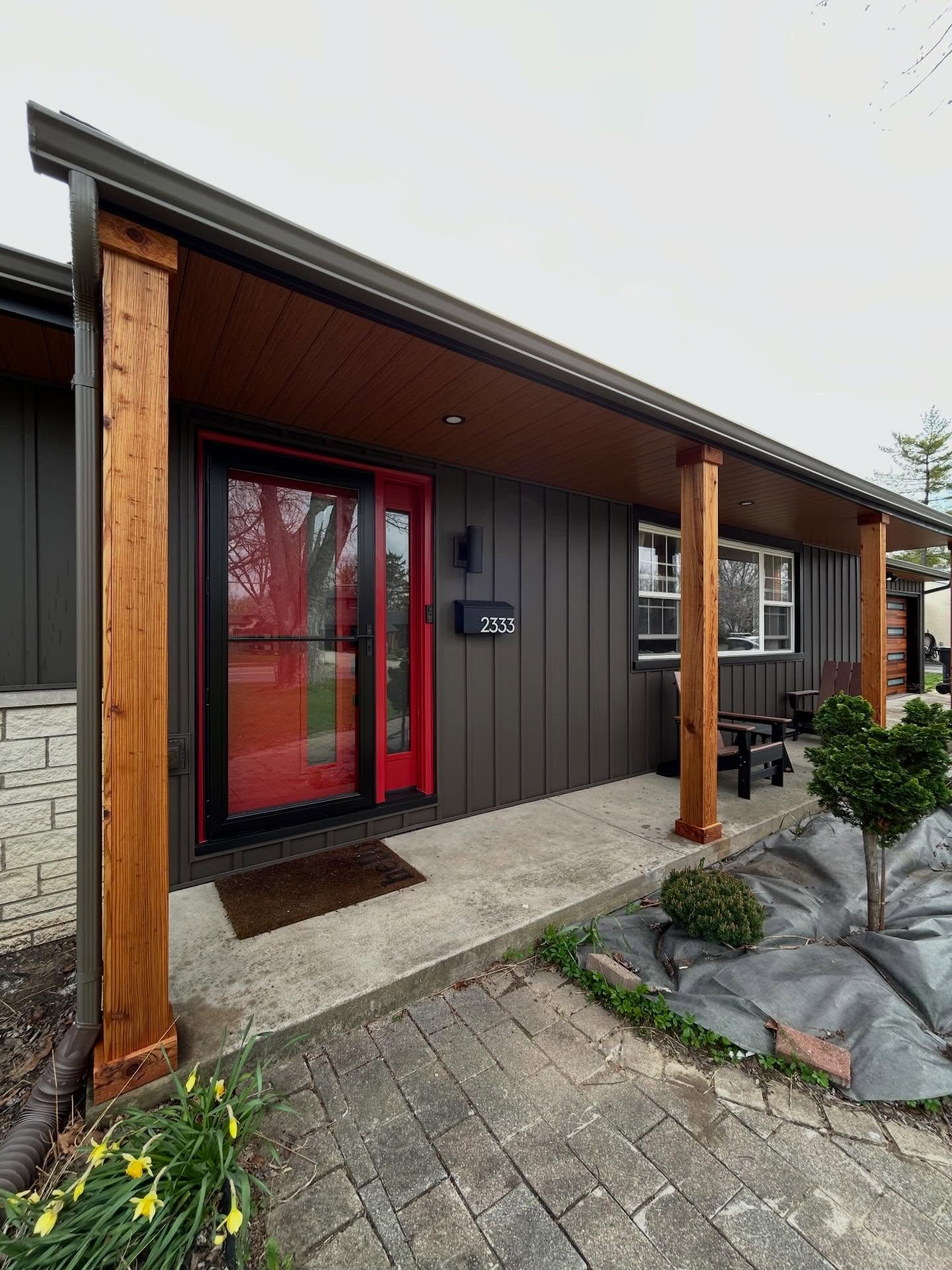 Siding remodel completed in #upperarlington #newsiding #columbusohio
New insulated board and batten siding on the front, traditional lap siding on the sides. Cedar renditions soffit. Provia front door and CHI garage door
@westlakeroyalbuildingproducts @benjaminobdyke @proviaproducts @chioverheaddoors