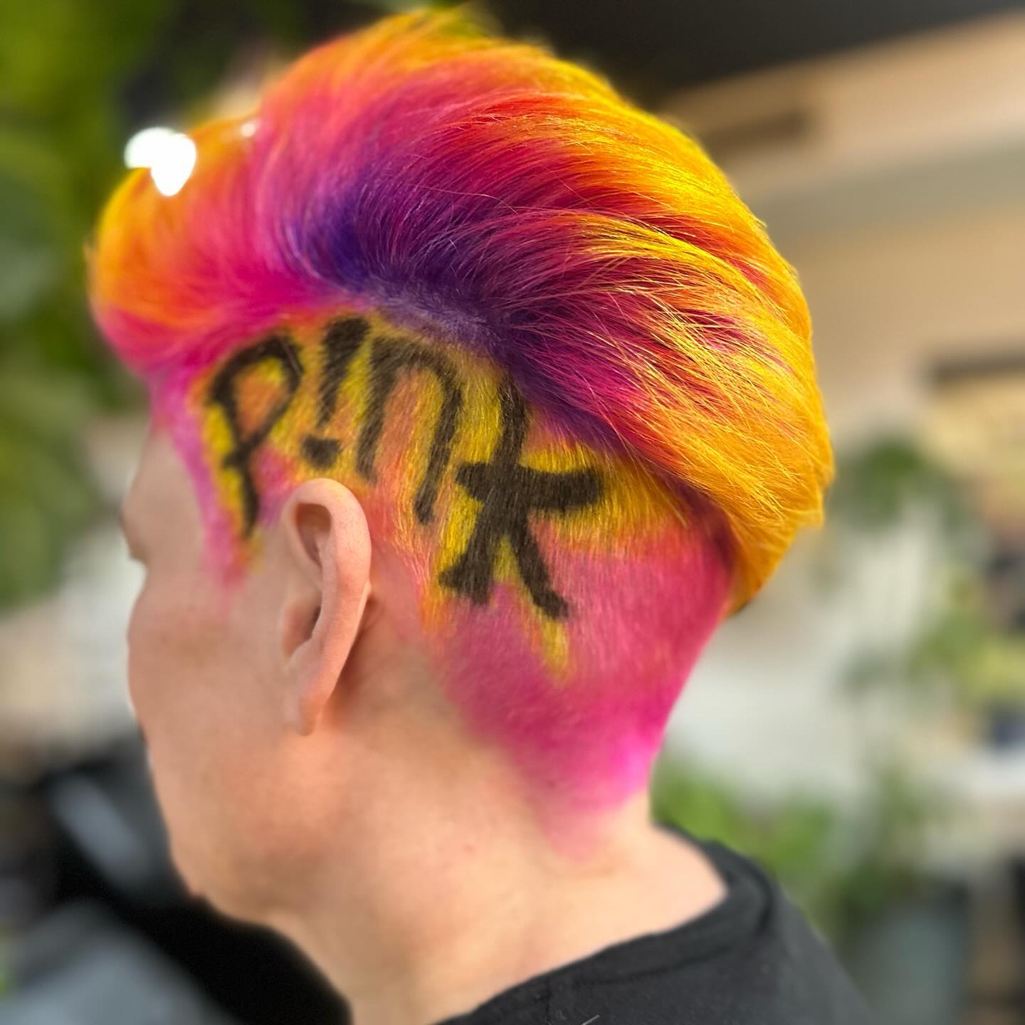 If you see this gem @traceykellyroberts in the crowd @pink tonight give her a rockstar shout out #imarockstar #covermeinsunshine insunshine #vividhaircolor @mukhaircare_global #funhouse #pink #yellow