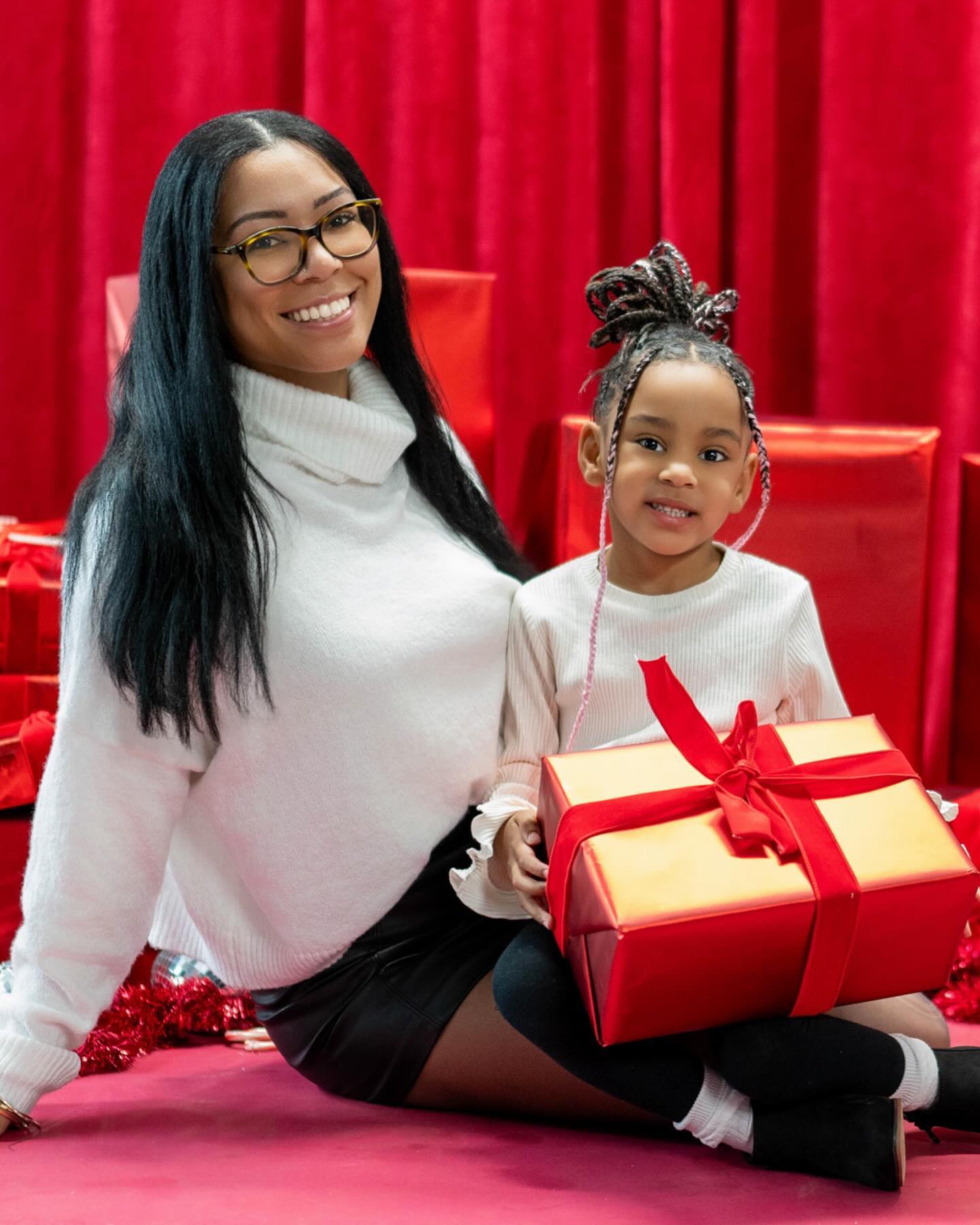 Serving looks, love, and a little chaos this Christmas 🎄✨ Here’s to family traditions, endless laughs, and matching PJ drama 😏 #MerryAndBright
#ChristmasVibes #FamilyFirst #HolidayCheer #ChristmasMagic #FestiveSeason #MatchingPajamas #HomeForTheHolidays #TisTheSeason #HolidayTradition #CozyMoments #WinterWonderland #MakingMemories #ChristmasLove #FamilyGoals #HolidayAesthetic #ChristmasCelebration #SeasonOfJoy #CherishedMoments #FestiveFeels #HolidayHappiness