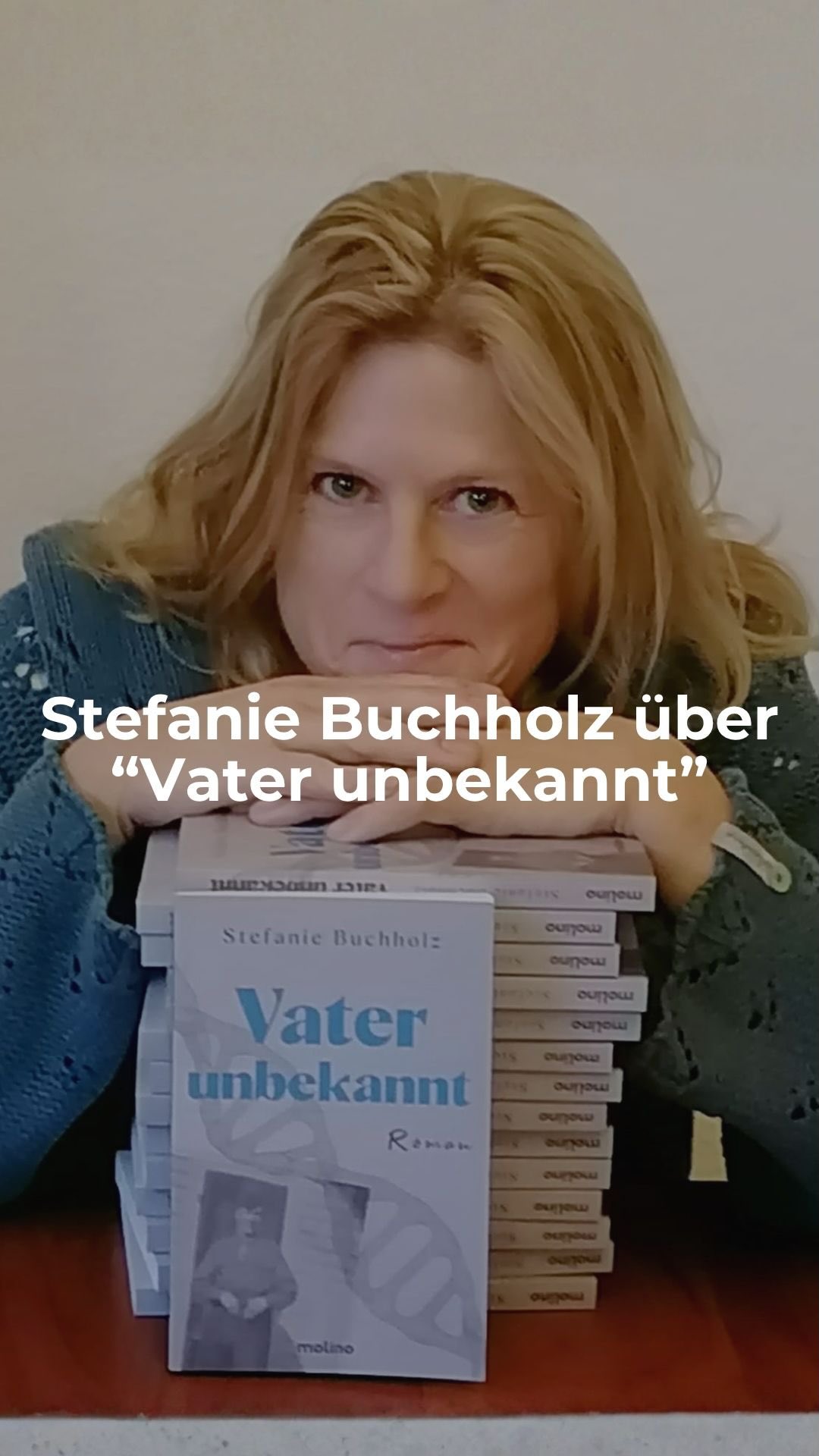Stefanie Buchholz erzählt, worum es in ihrem neuen Roman „Vater unbekannt“ geht.