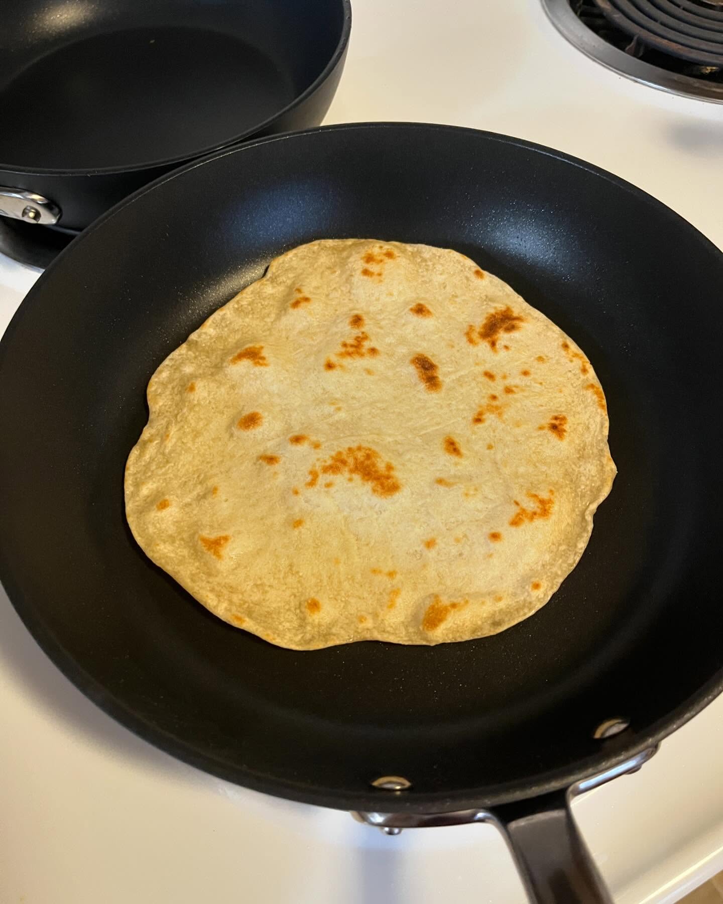 We started making homemade tortillas and they’ve been soo good. Now our problem is not letting ourselves eat the whole batch we make in one sitting and actually saving them for meal prep 🥲
~
~
~
~
~
~
~
~
~
~
#homemadetortillas #cookingtogether #mealprep #mealprepping #food #foodies #homemade #cooking #cookingram #couplescooking #delicious