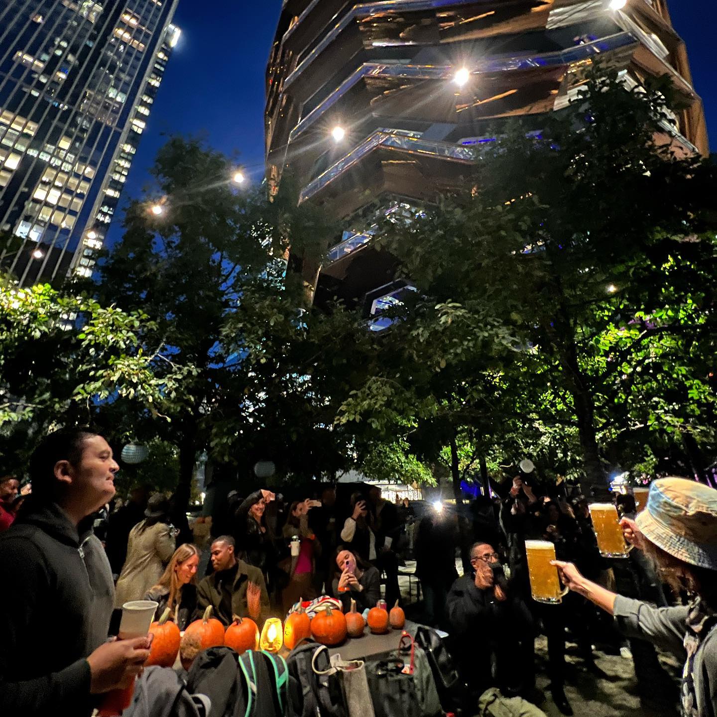 HAY there! We canโt get enough of these HarvestFest vibes from last night ๐๐ @hudsonyards where employees were treated to tasty fall treats at #360AfterHours ๐บ๐ฅจ
Shoutout to @thebronxbrewery and @anafoodandwine for being excellent collab partners.
Swipe for highlights ๐ธ
#Related360Life #Fallfestivities #worklifebalance #HudsonYards #ArchitectsofExperience #NYCnetworking #harvestfest