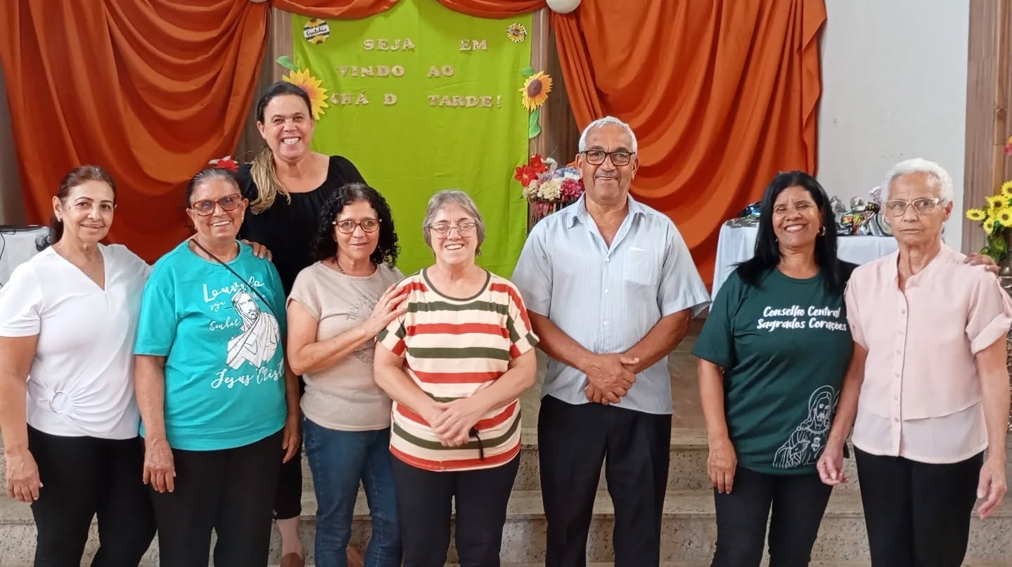 Hoje, ossa paróquia viveu um momento lindo com o Chá da Tarde organizado pelos Vicentinos da Sociedade São Vicente de Paula. Foi uma tarde cheia de alegria, partilha e muita descontração, daquelas que fazem a gente esquecer do tempo e só aproveitar cada instante 🫶✨
Entre conversas, risadas e aquele clima acolhedor, ficou ainda mais claro o quanto é bom viver em comunidade e cultivar esses momentos simples, mas tão significativos.
Quem esteve presente sabe… foi leve, foi especial e ficou marcado no coração! E quem não veio, já fica o convite pra próxima 👀
#Comunidade #Vicentinos #TardeEspecial #Gratidão #MomentosQueMarcam